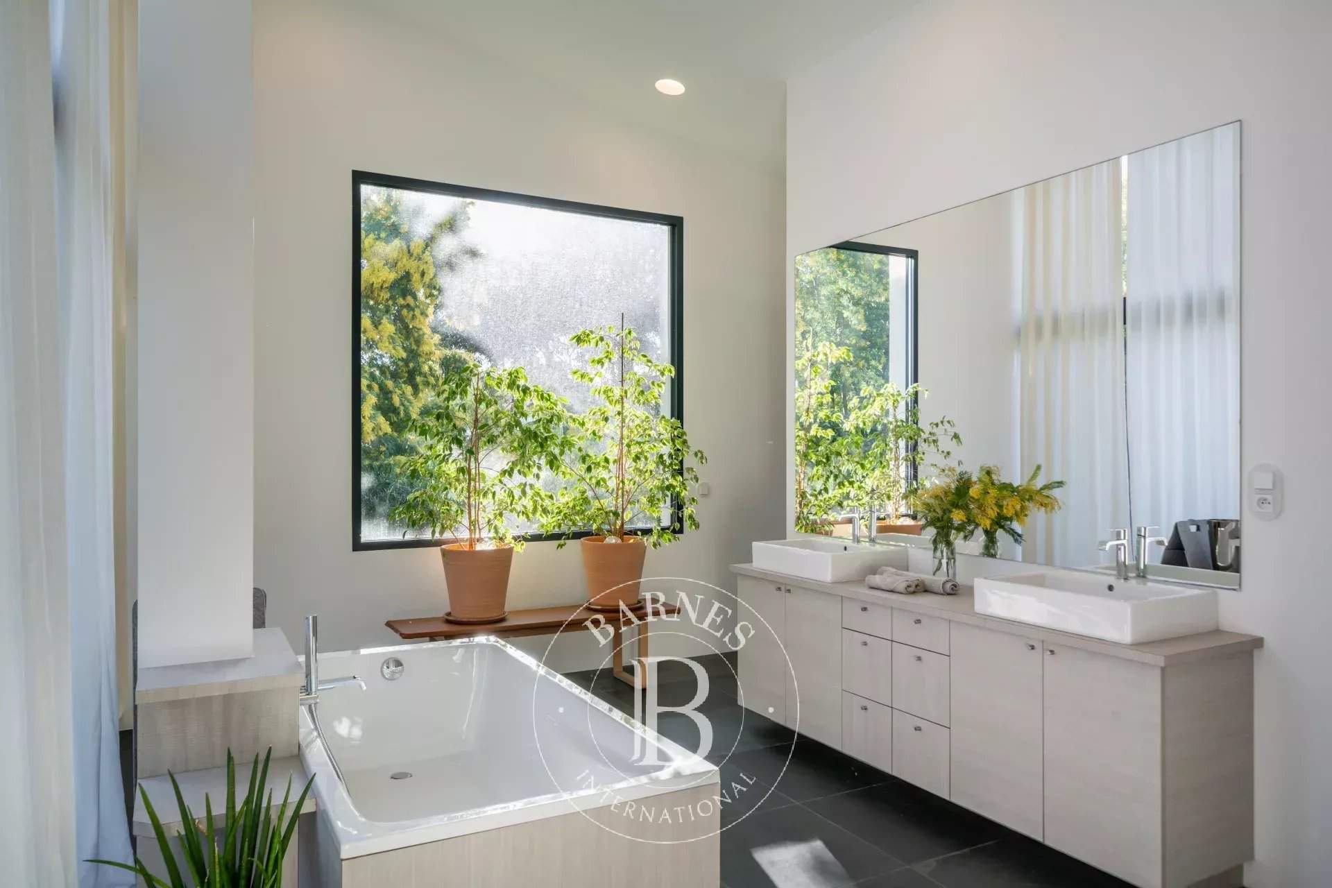 Mandelieu-la-Napoule  - Villa 8 Pi&egrave;ces 6 Chambres - picture 12