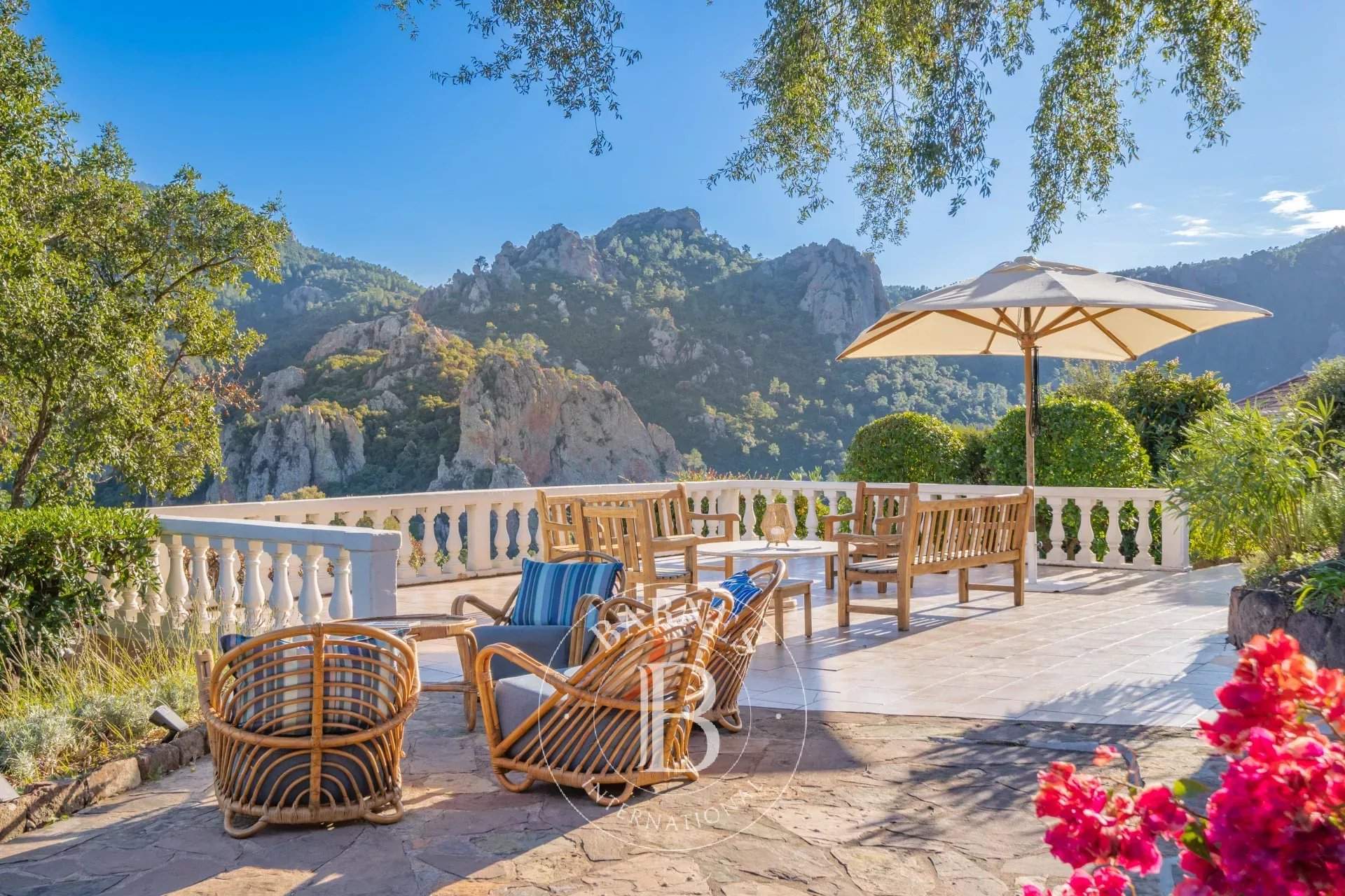 SAINT JEAN DE CANNES - VILLA 4 BEDROOMS IN A PEACEFUL LOCATION WITH VIEWS OF THE SEA AND HILLS picture 16