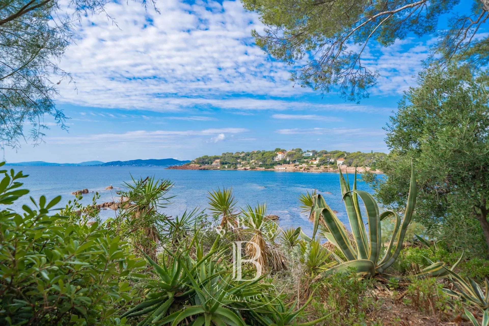 Saint-Raphaël  - Villa 18 Pi&egrave;ces 8 Chambres - picture 9