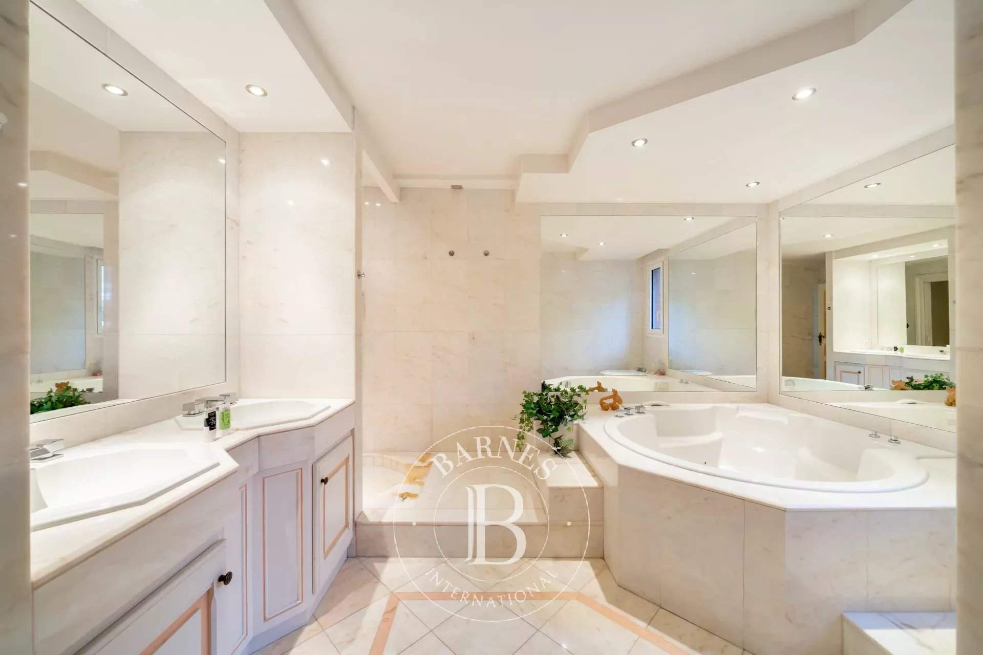 Théoule-sur-Mer  - Villa 7 Pi&egrave;ces 5 Chambres - picture 9