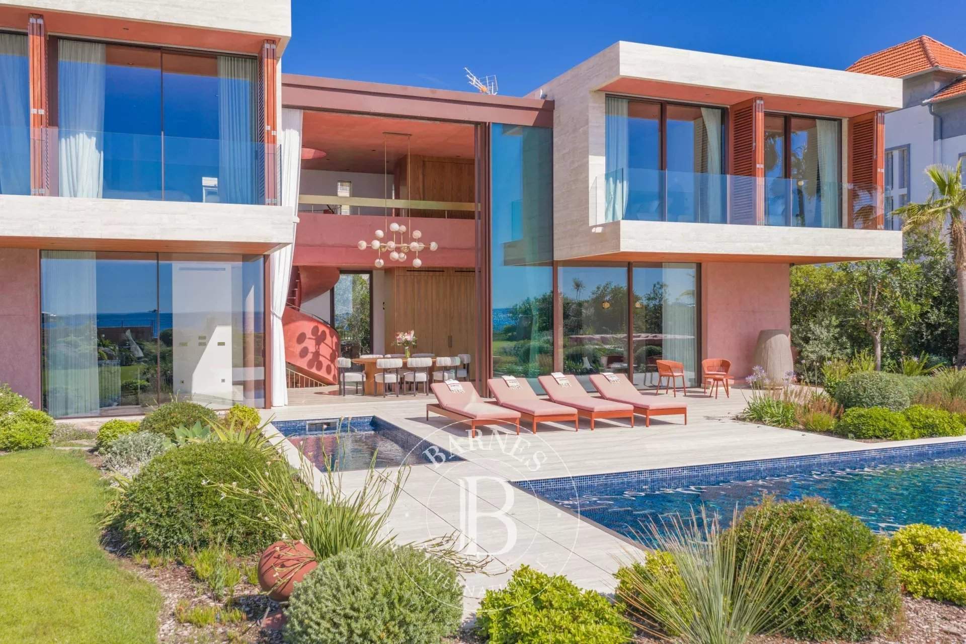 MANDELIEU-LA-NAPOULE - WATERFRONT CONTEMPORARY VILLA - PANORAMIC SEA VIEW picture 8