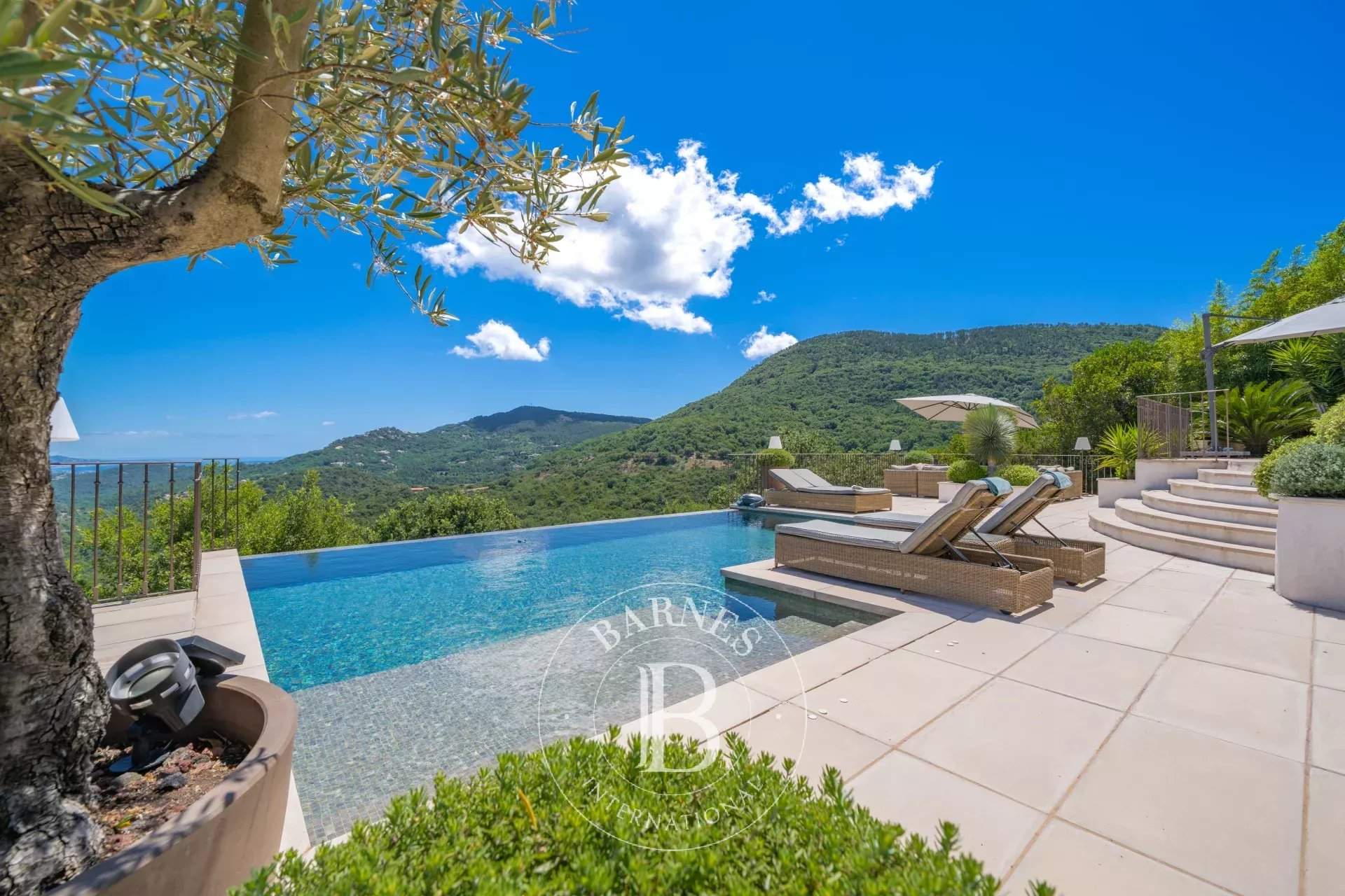 Les Adrets-de-l'Estérel: Exceptional villa with panoramic views of the sea and hills picture 11