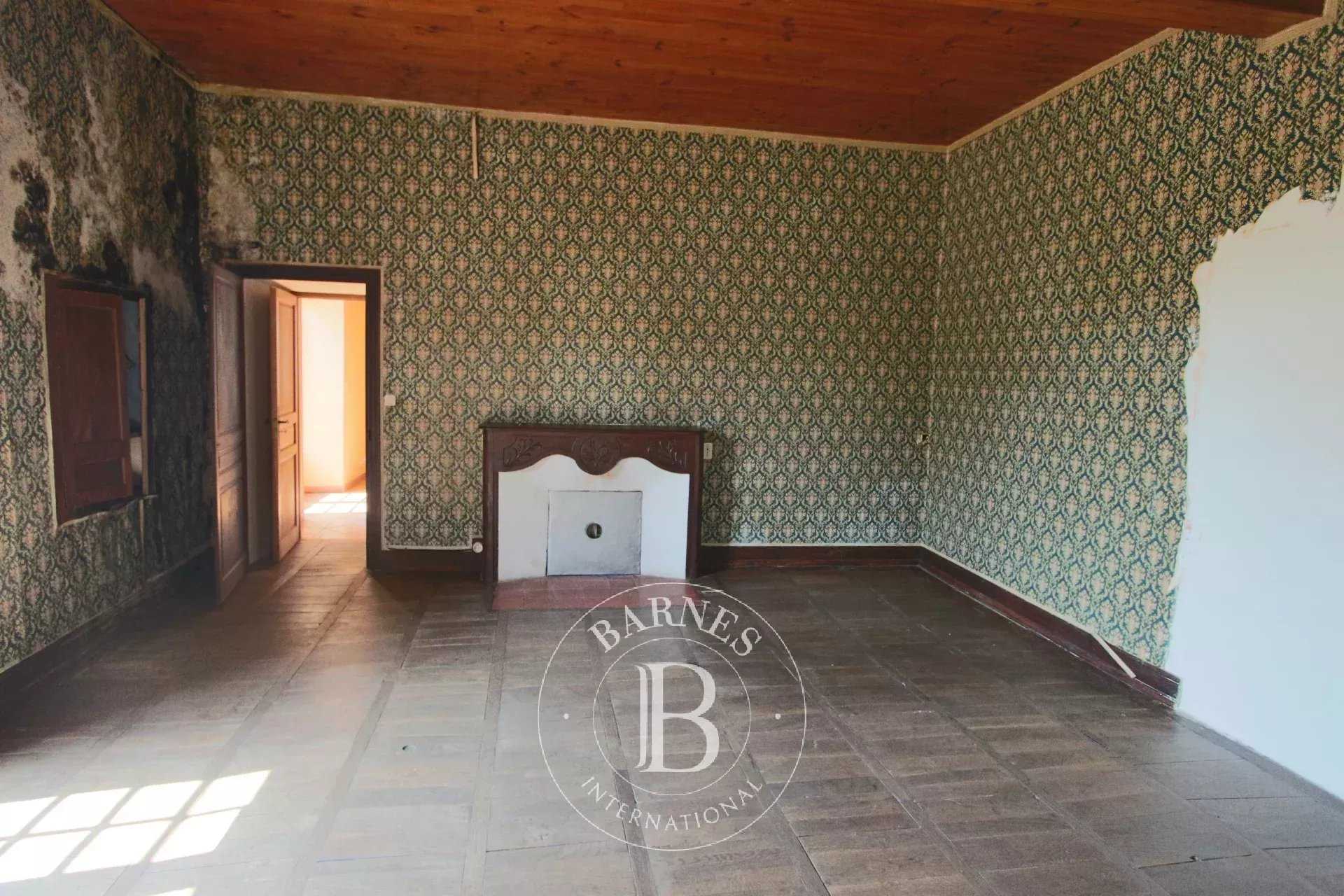 Garlin  - Property 4 Bedrooms