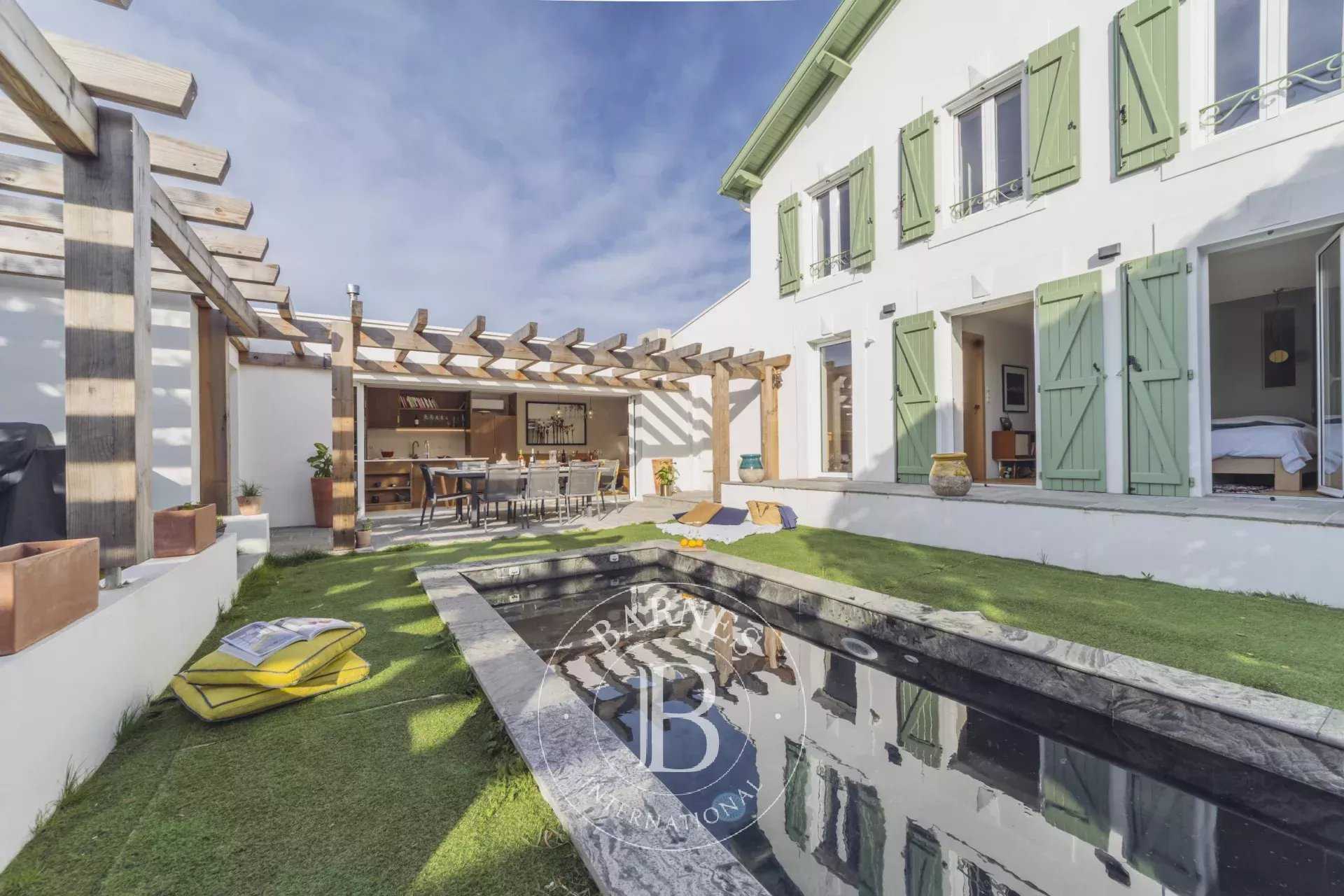 TOWNHOUSE WITH HEATED POOL IN THE HEART OF BIARRITZ - BEAURIVAGE picture 20