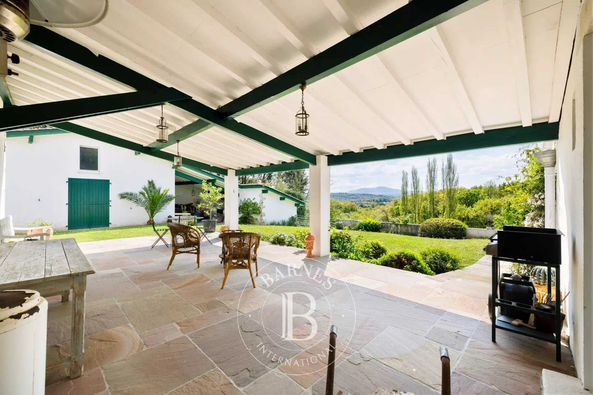 Mouguerre  - Maison 8 Pi&egrave;ces 5 Chambres