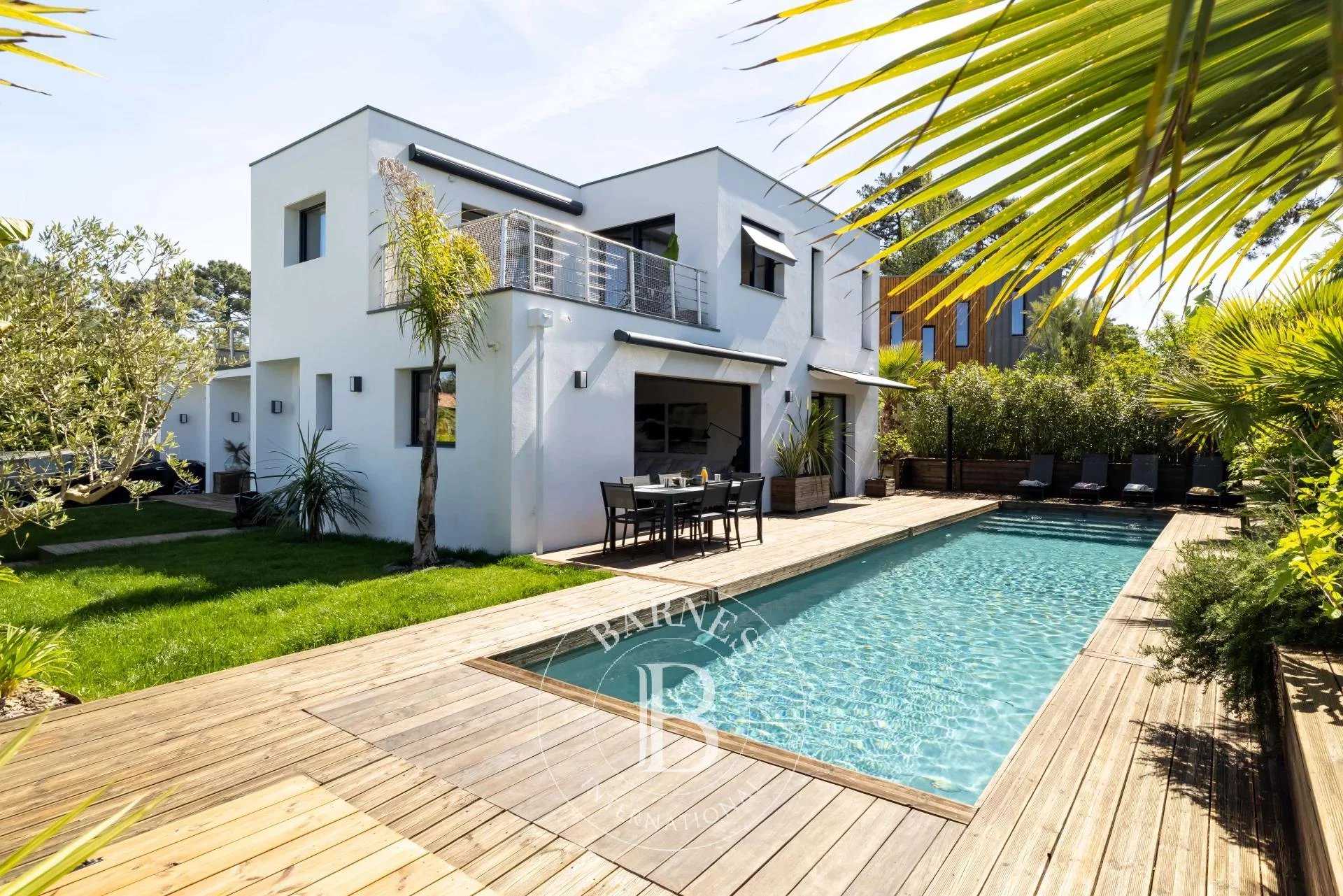 LONGBEACH - ANGLET- CHIBERTA - BEAUTIFUL MODERN HOUSE FOR 4 ADULTS AND 2 CHILDREN WITH HEATED POOL picture 17