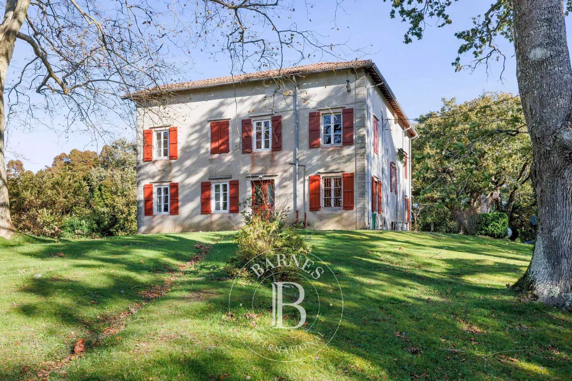 Ascain  - Maison 12 Pièces 9 Chambres