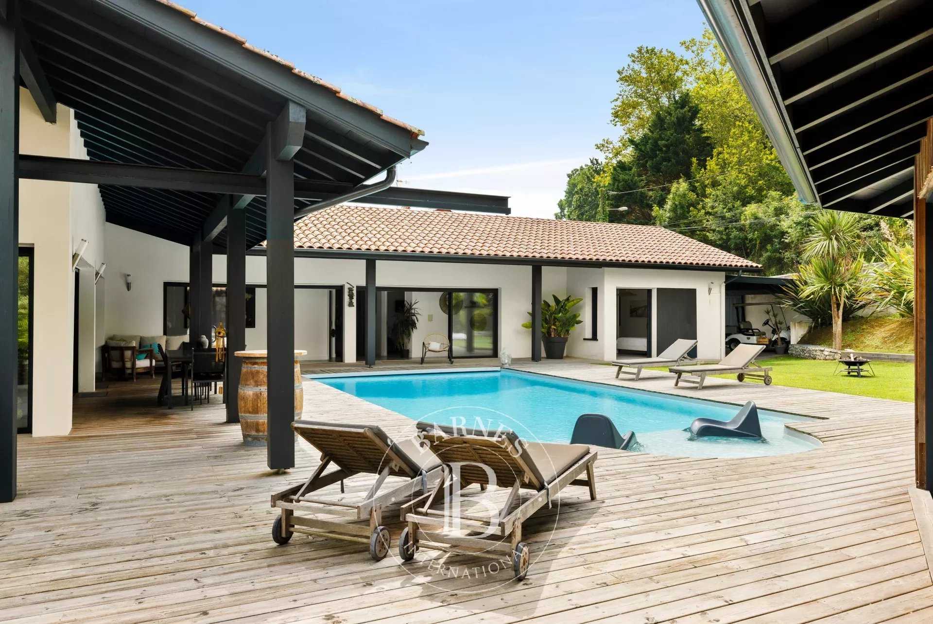 Ahetze  - Maison 8 Pi&egrave;ces 4 Chambres