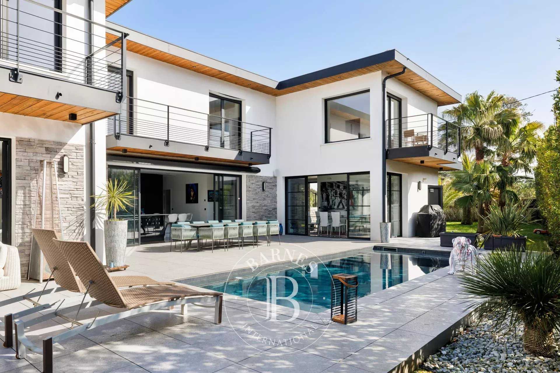 Anglet  - Maison 7 Pi&egrave;ces 3 Chambres