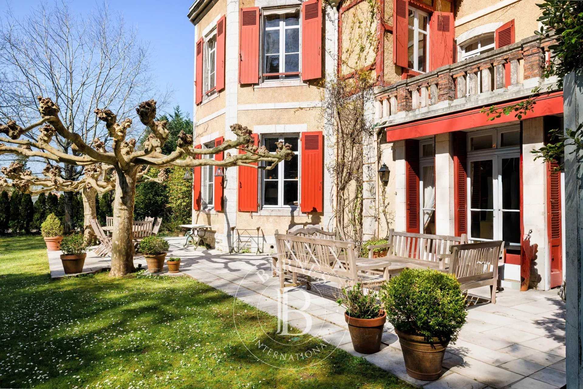 Biarritz  - Maison 20 Pi&egrave;ces 11 Chambres