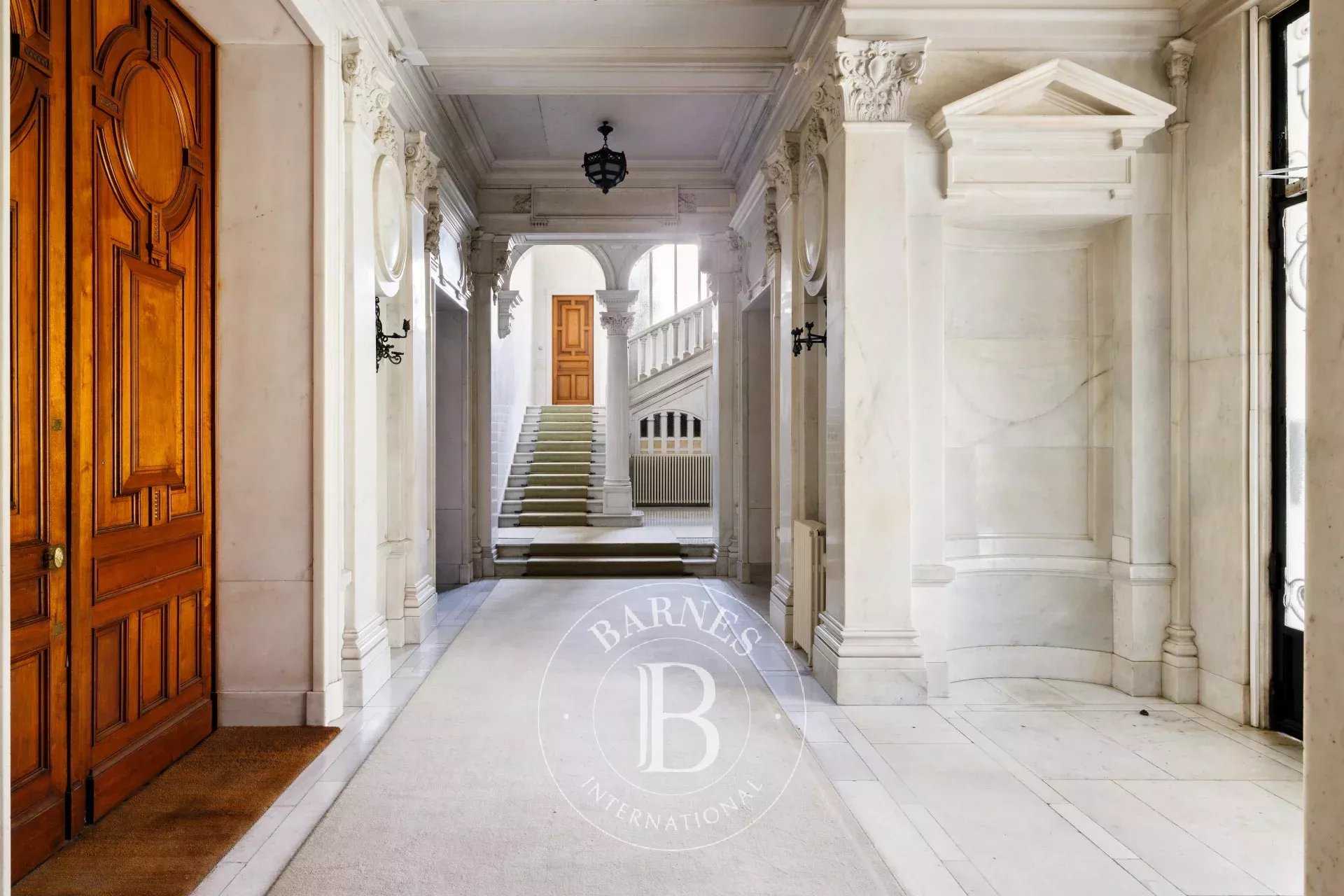 Pau  - Appartement 9 Pièces 3 Chambres