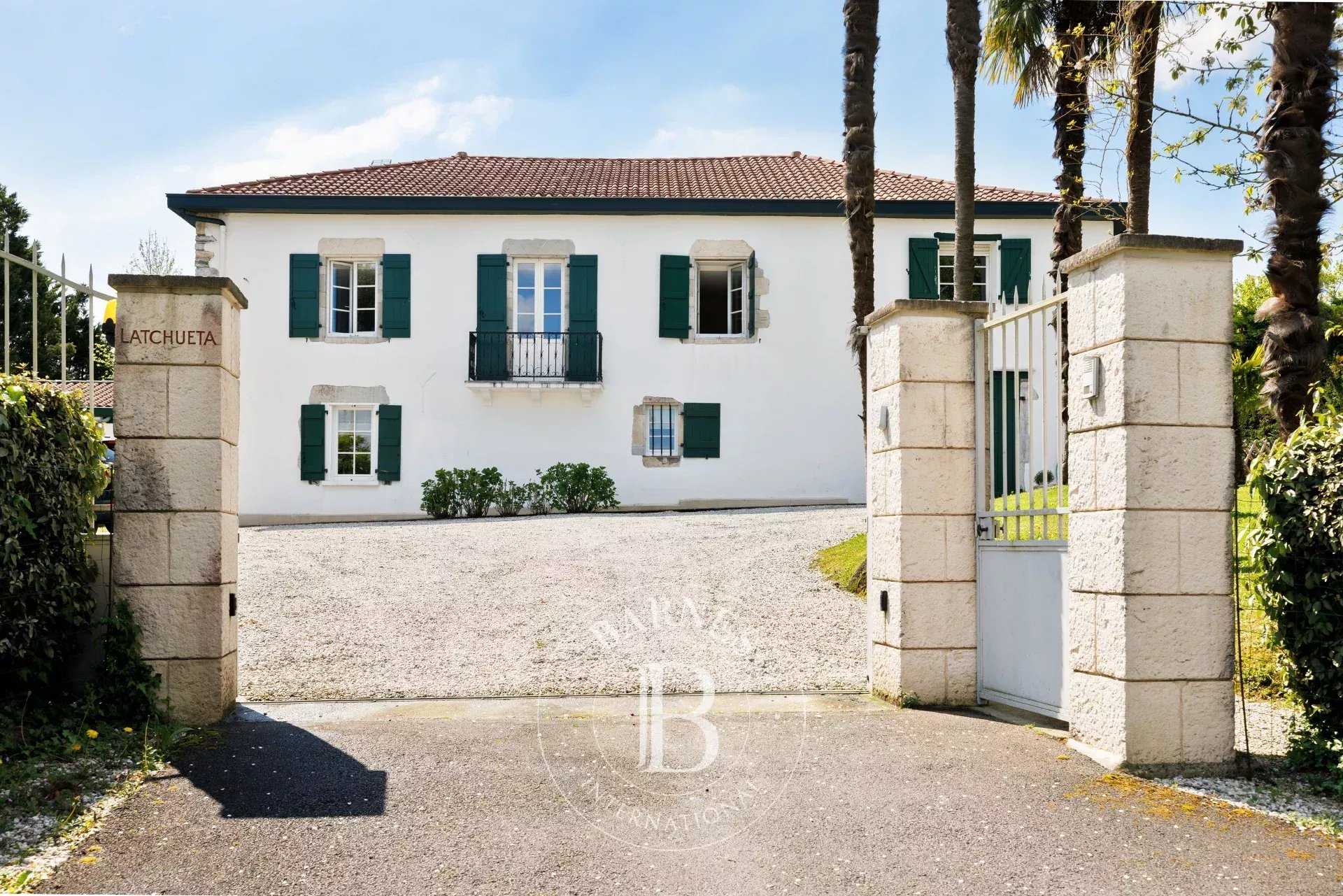 Mouguerre  - Maison 8 Pi&egrave;ces 5 Chambres