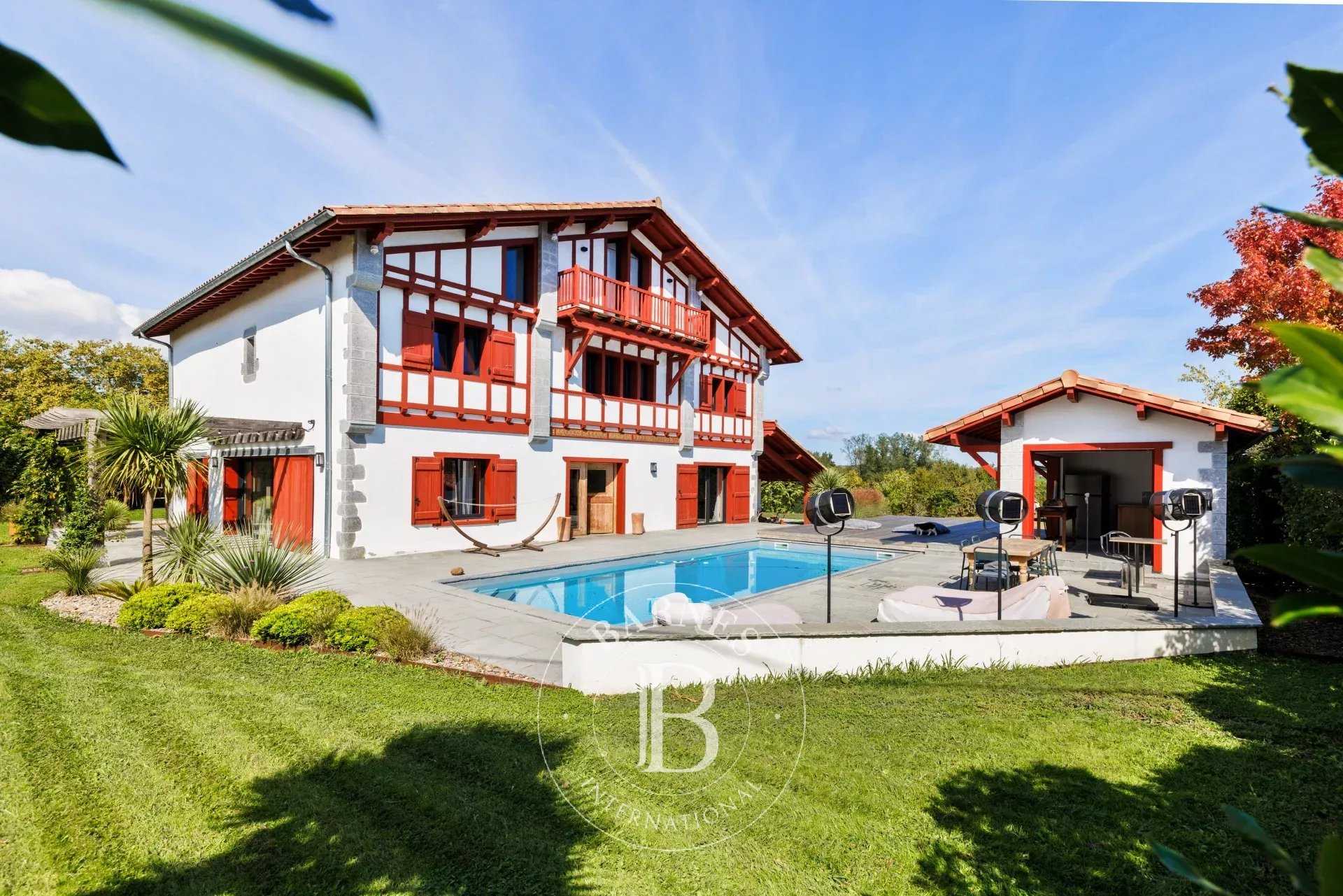 Larressore  - Maison 8 Pi&egrave;ces 5 Chambres