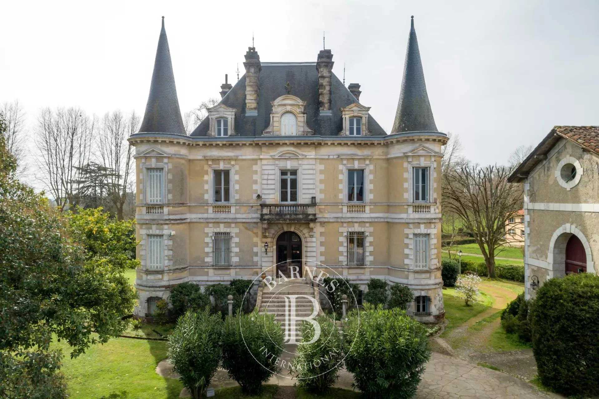 Peyrehorade  - Château 25 Pièces 14 Chambres