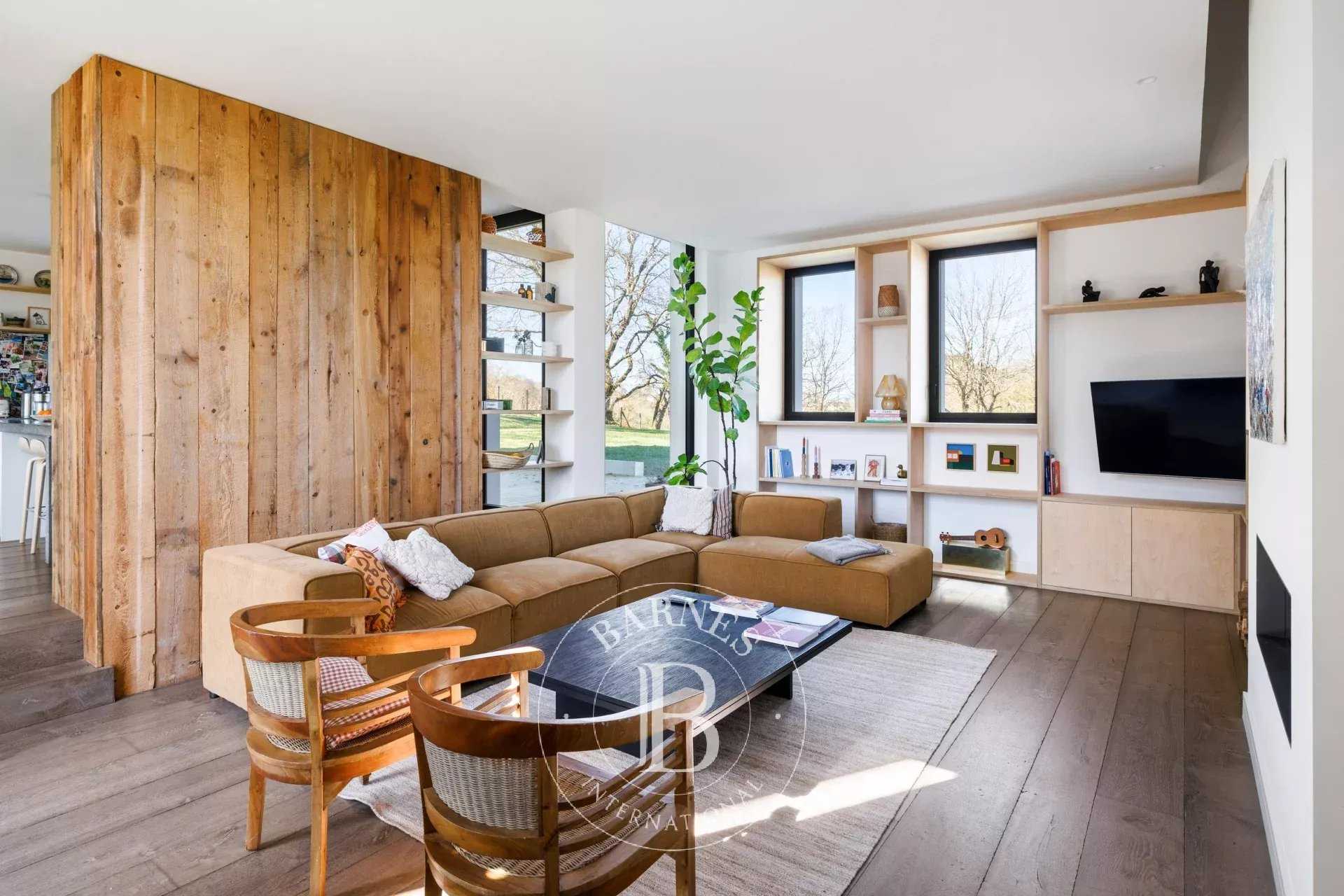 Arbonne  - Maison 7 Pi&egrave;ces 5 Chambres