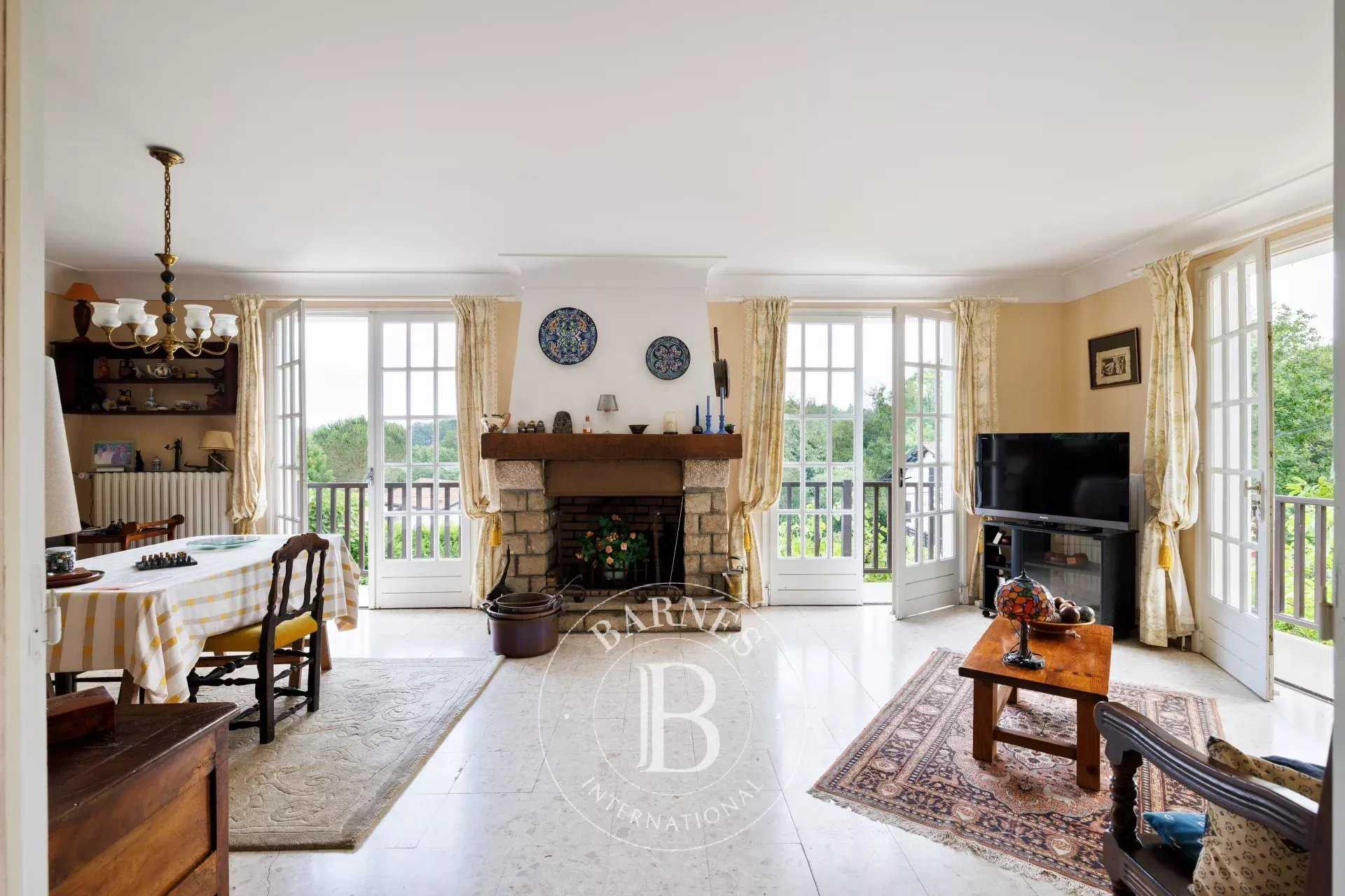 Ascain  - Maison 9 Pièces 6 Chambres