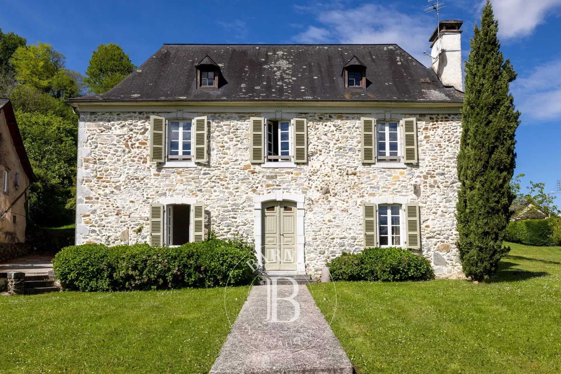 Oloron-Sainte-Marie  - Village house 9 Bedrooms