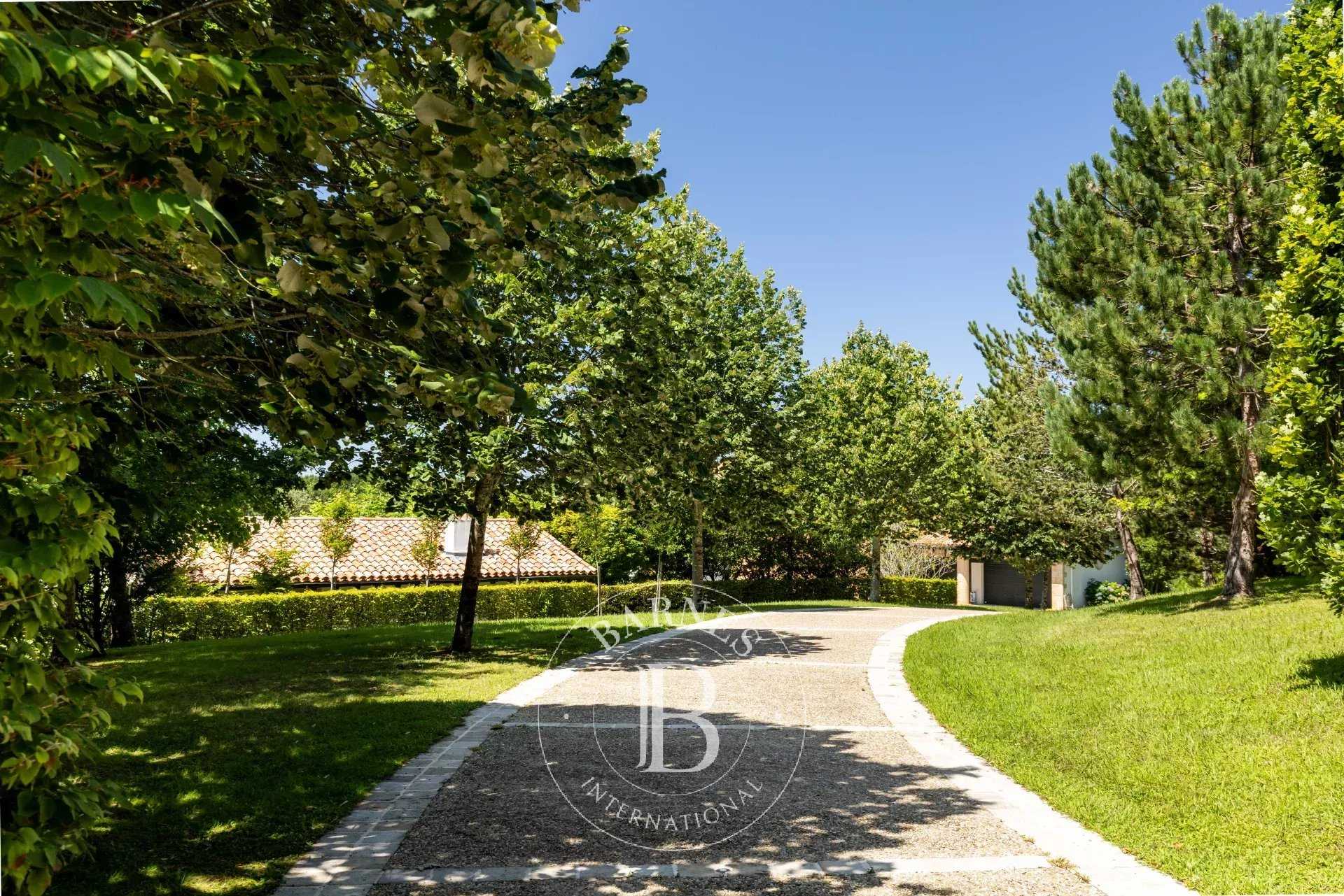 Arcangues  - Maison 9 Pi&egrave;ces 5 Chambres