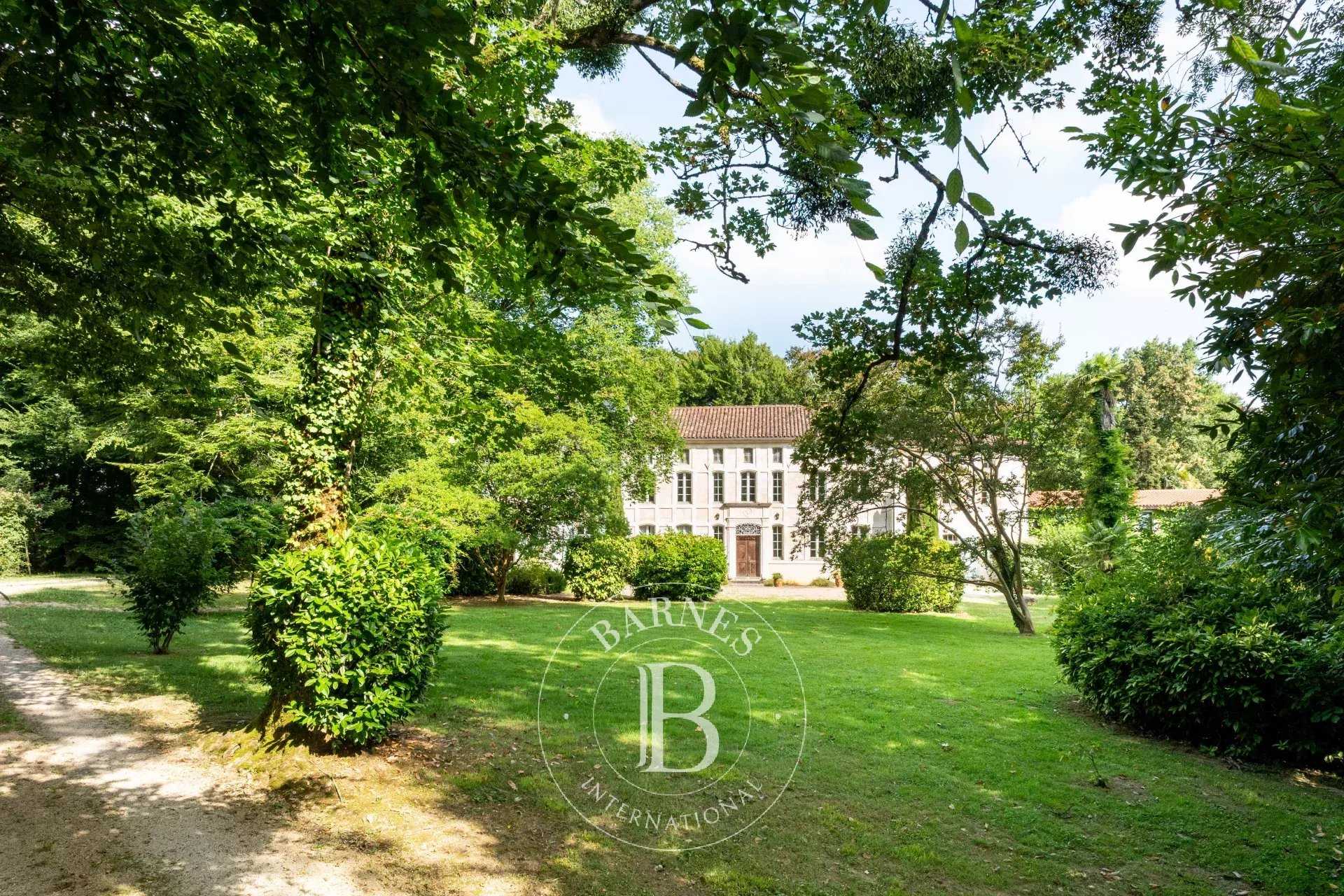 Dax  - Castillo 19 Cuartos 7 Habitaciones