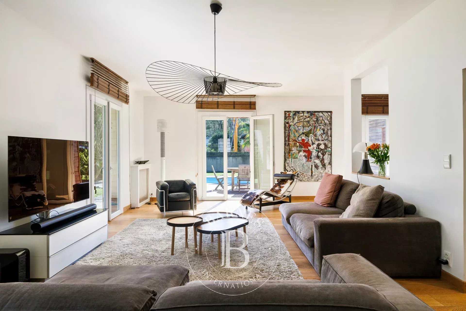 Anglet  - Maison 7 Pi&egrave;ces 5 Chambres