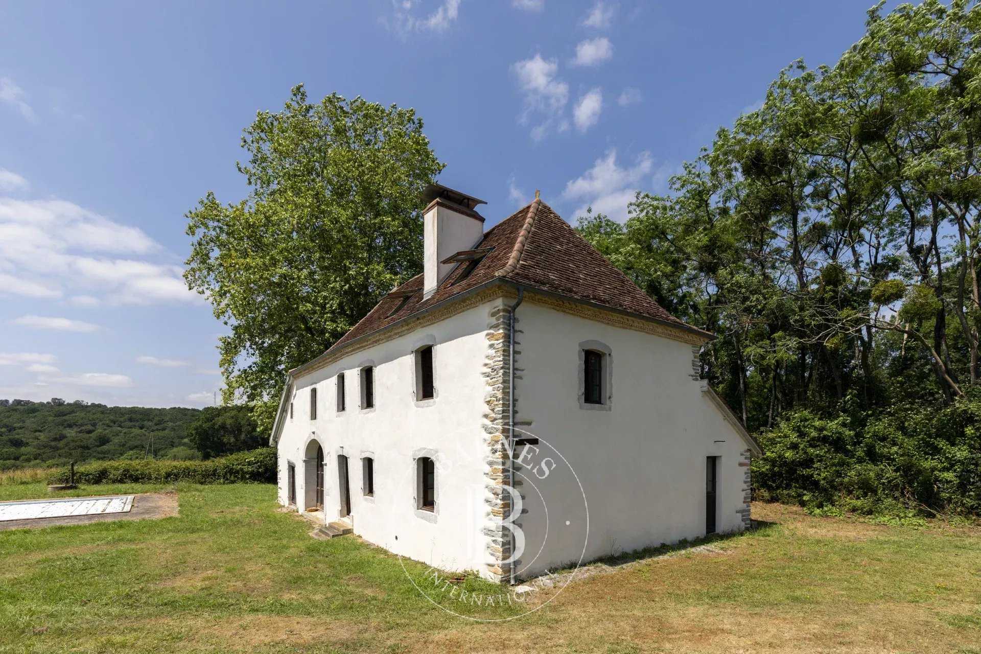 Sauveterre-de-Béarn  - Propriété 9 Pi&egrave;ces 6 Chambres