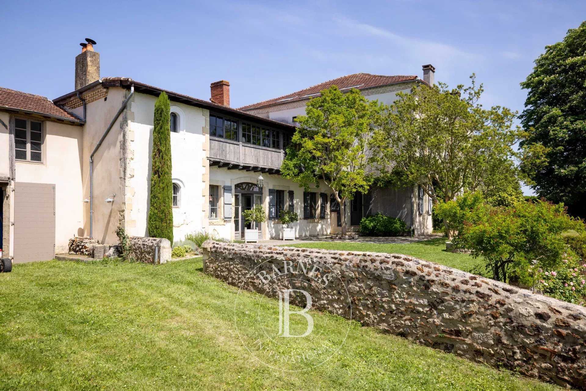 Amou  - Propriété 13 Pi&egrave;ces 11 Chambres