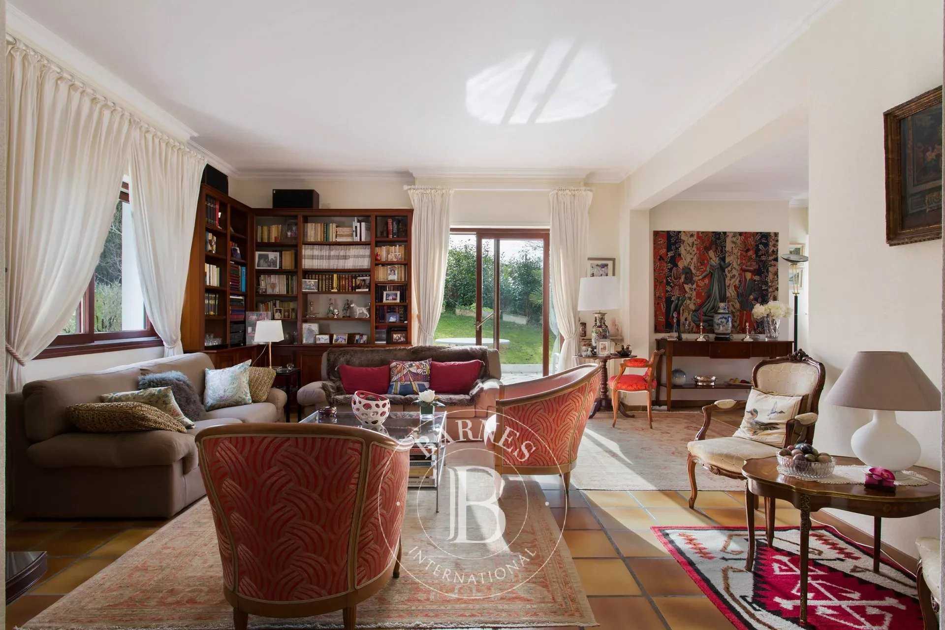 Bassussarry  - Maison 8 Pièces 4 Chambres