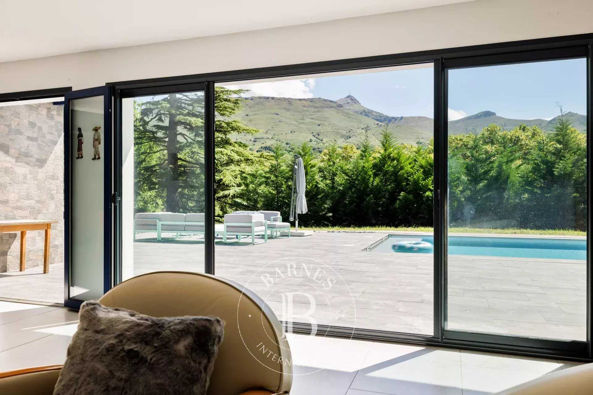 Ascain  - Maison 8 Pi&egrave;ces