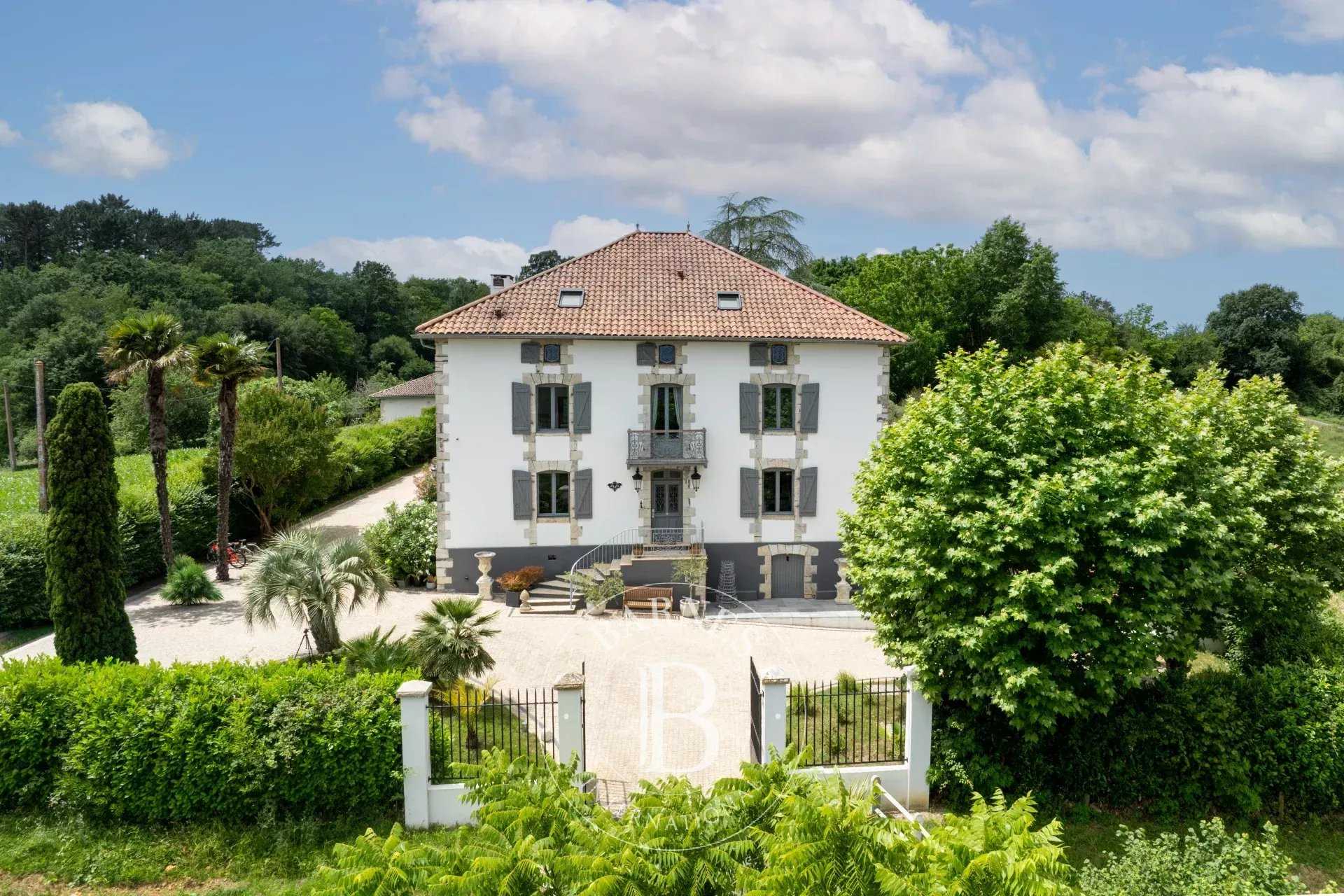 Guiche  - Propriété 11 Pi&egrave;ces 6 Chambres