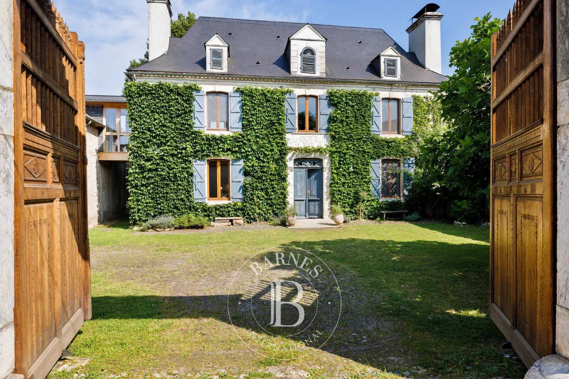 Pau  - Maison 10 Pi&egrave;ces 6 Chambres