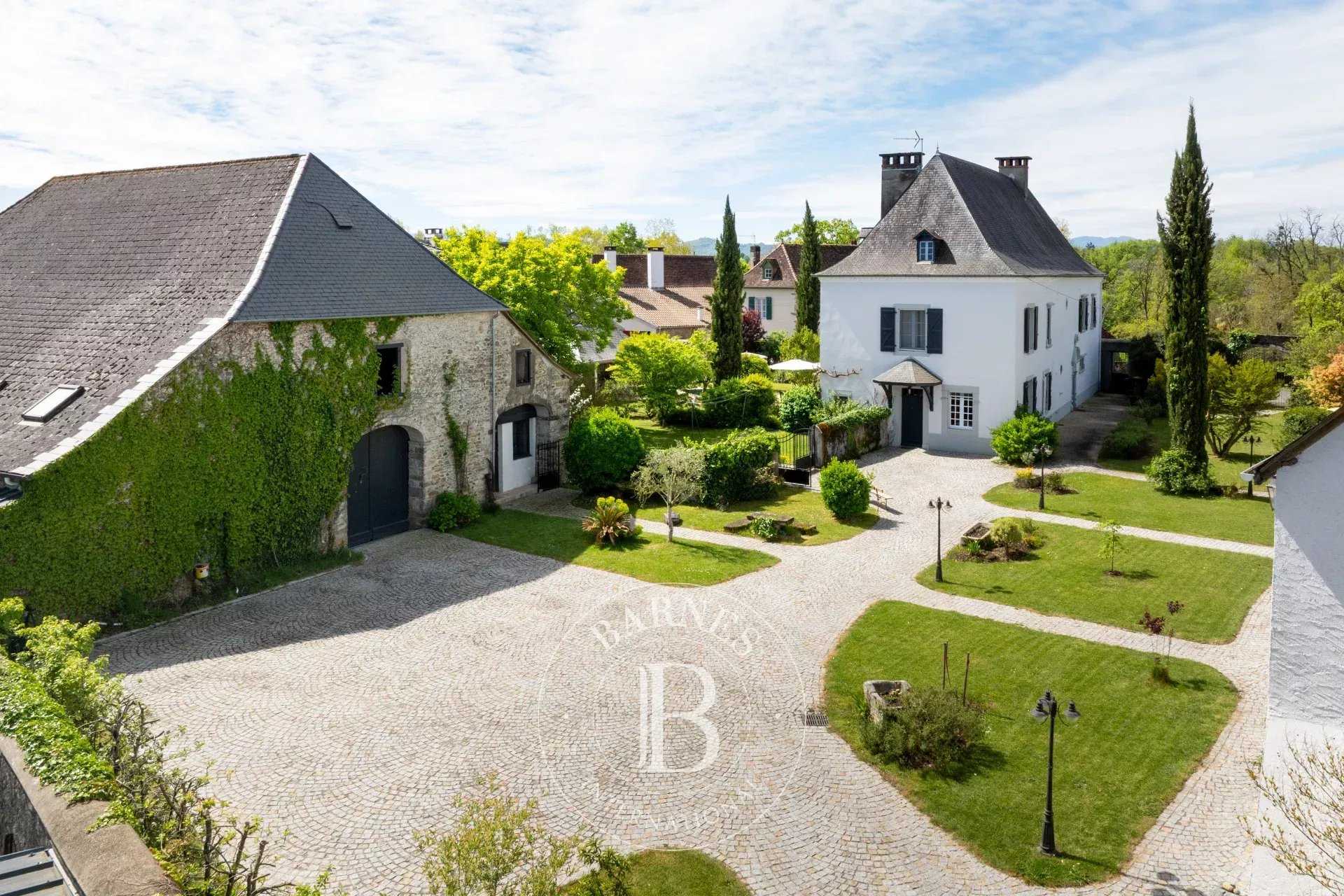 Navarrenx  - Maison d'hôtes 15 Pi&egrave;ces 8 Chambres