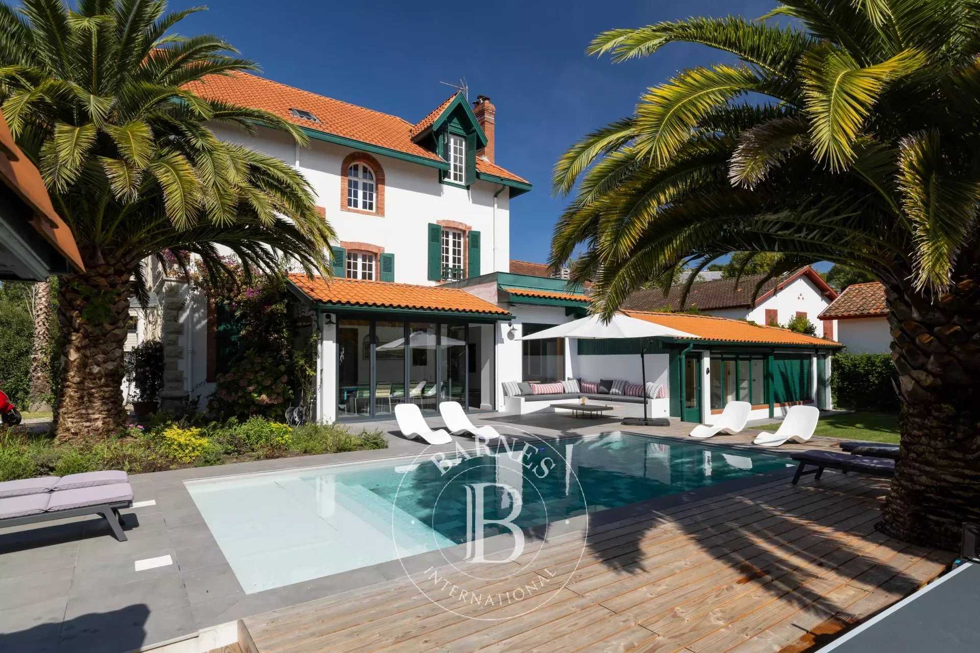 ÉMERAUDE - Superbe maison de 6 chambres avec piscine, ping pong, sauna à 5min de la plage de Biarritz picture 20
