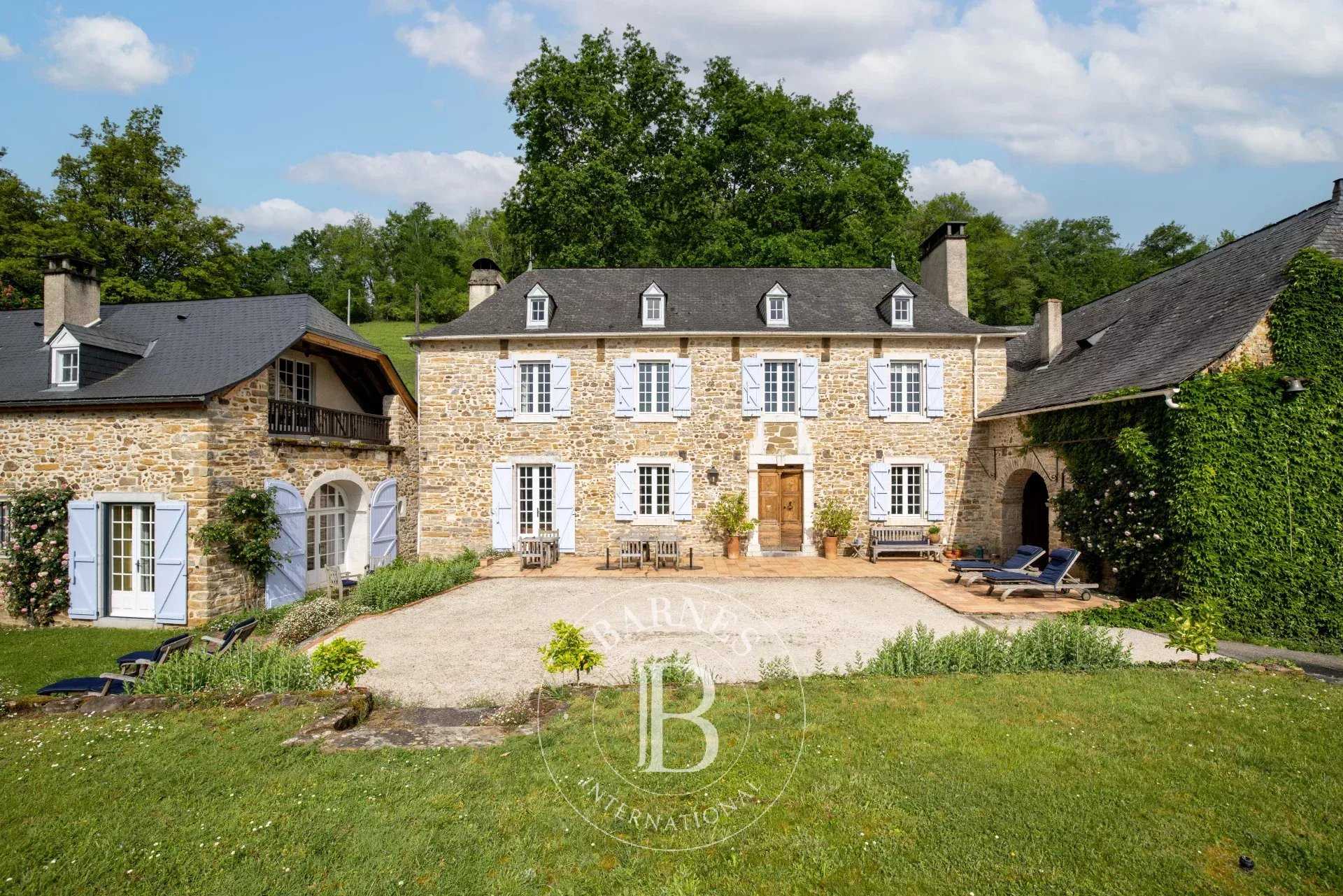 Pau  - Propriété 10 Pi&egrave;ces 5 Chambres