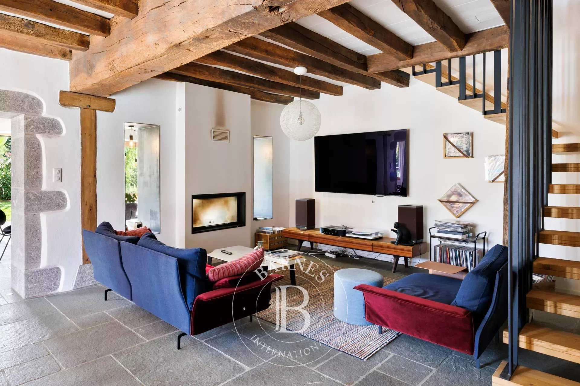 Larressore  - Maison 8 Pi&egrave;ces 5 Chambres