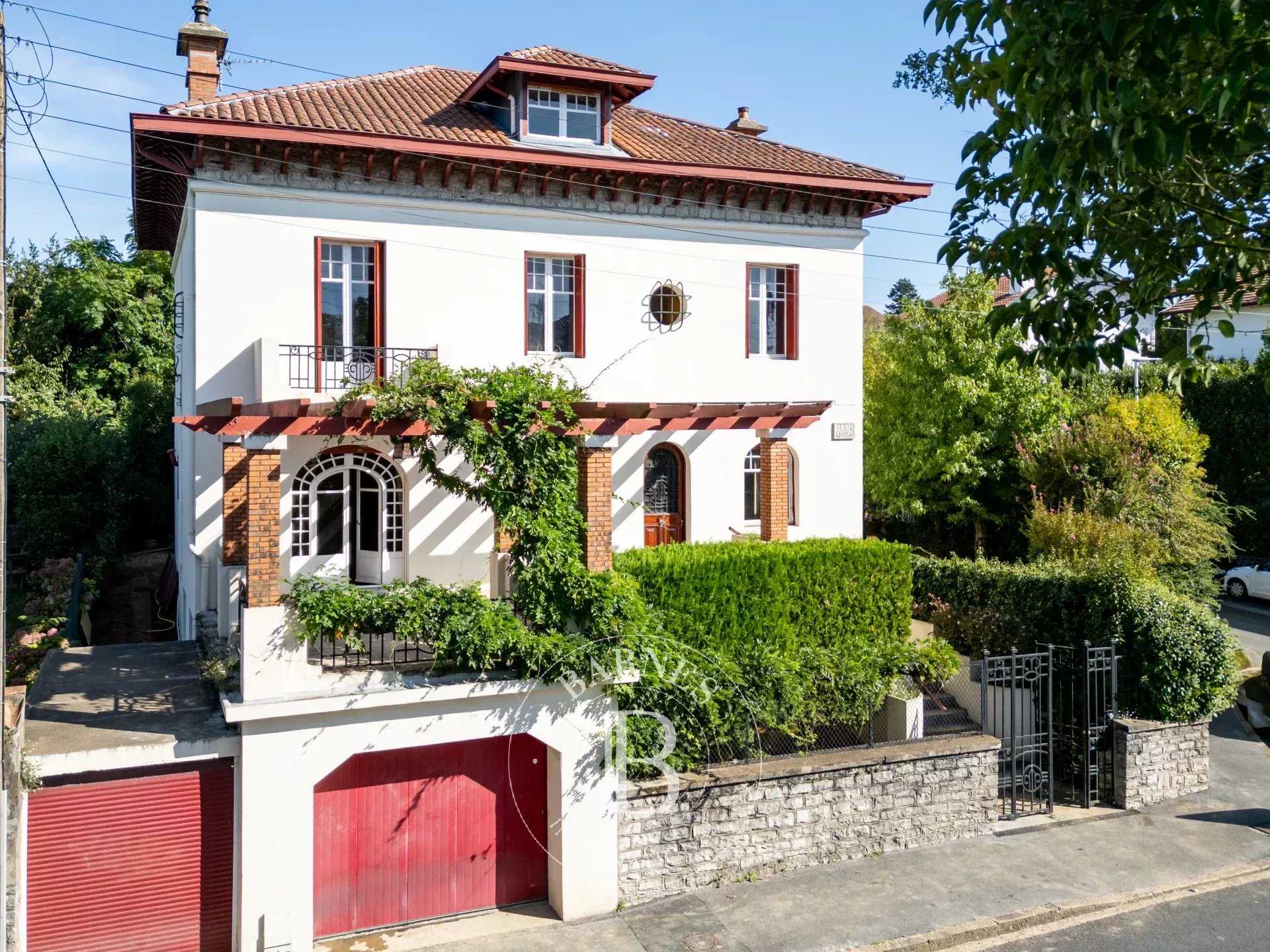 Bayonne  - House 7 Bedrooms