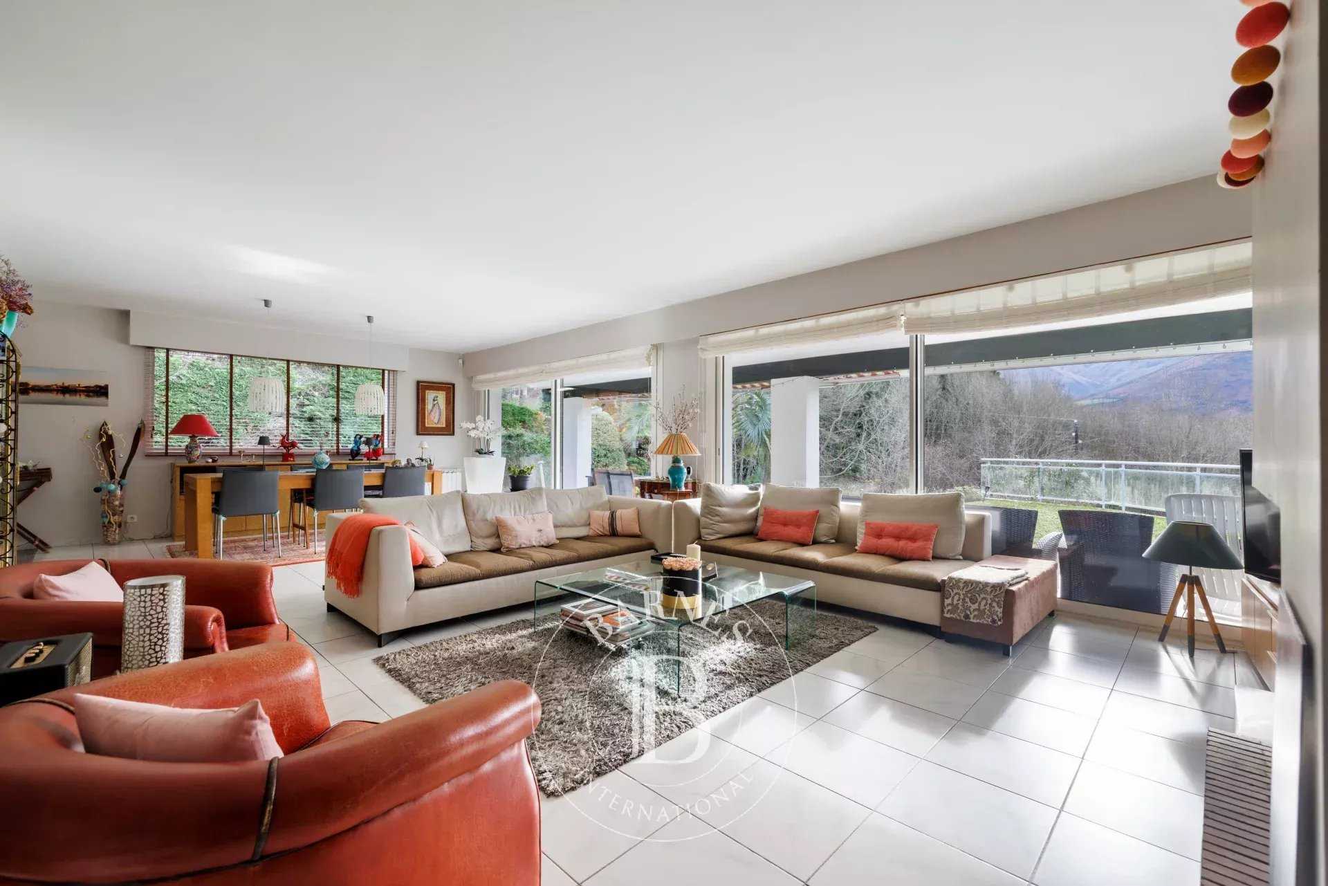 Urrugne  - Maison 6 Pi&egrave;ces 5 Chambres