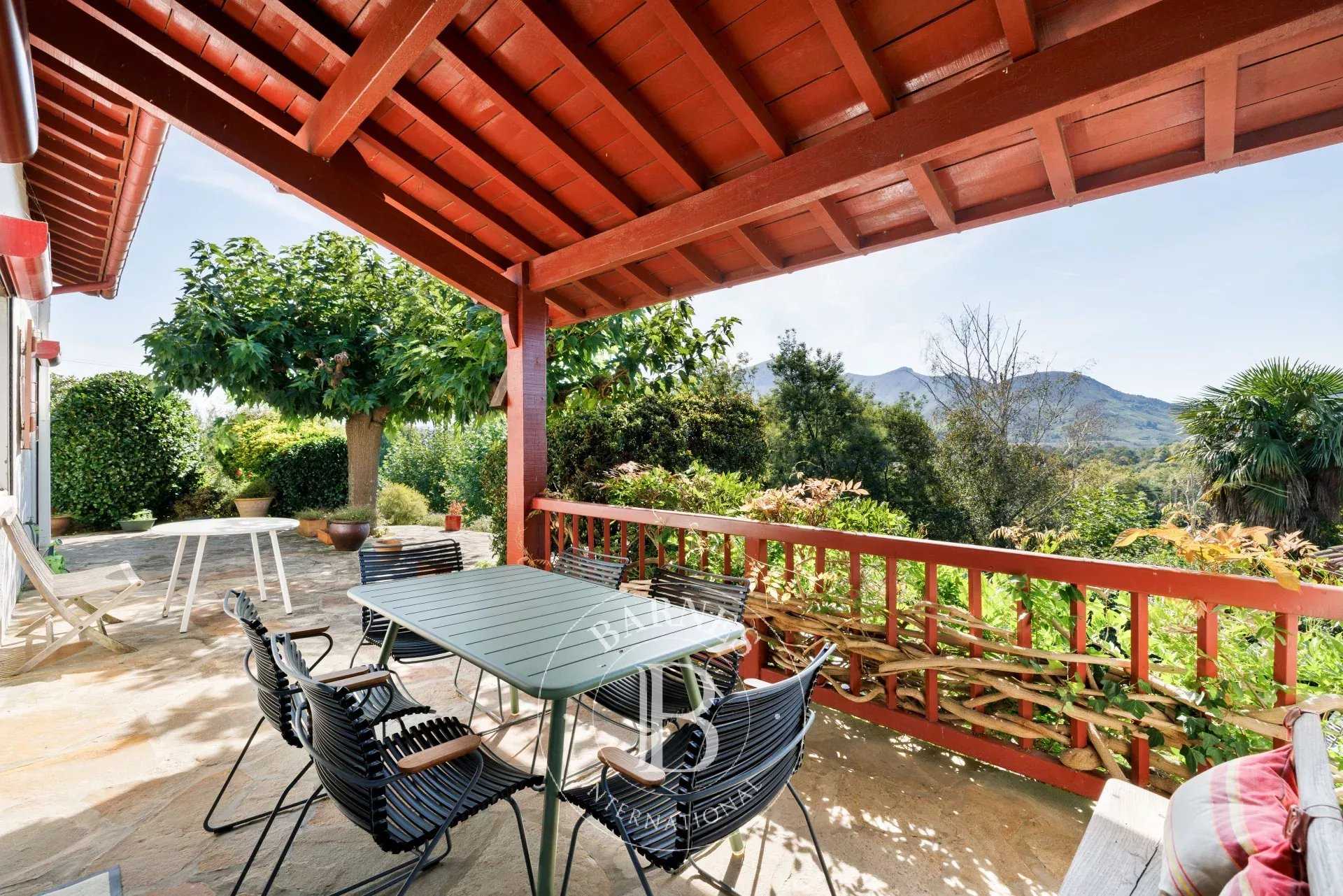 Urrugne  - Maison 6 Pi&egrave;ces 9 Chambres