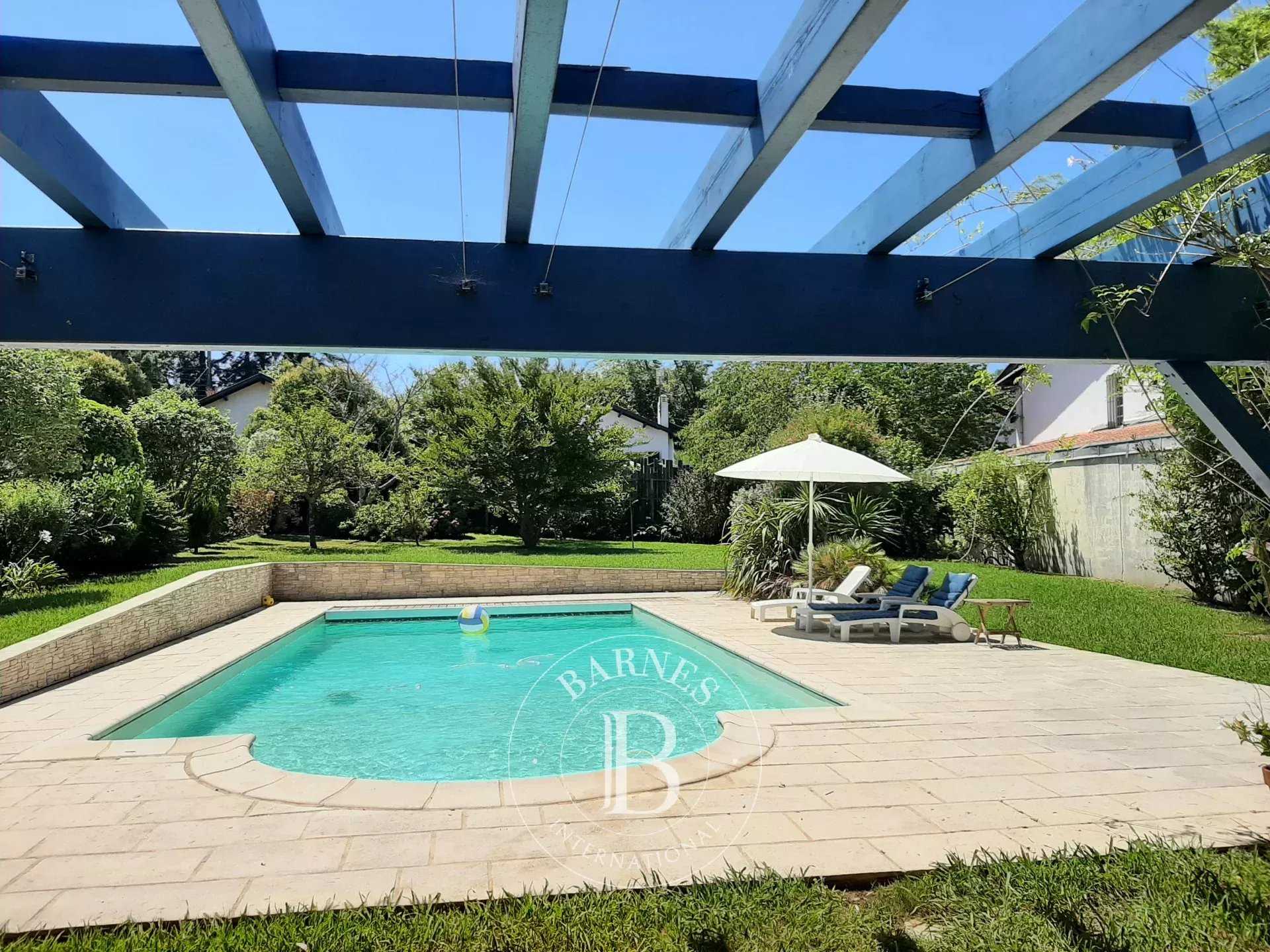 Bayonne  - House 7 Bedrooms