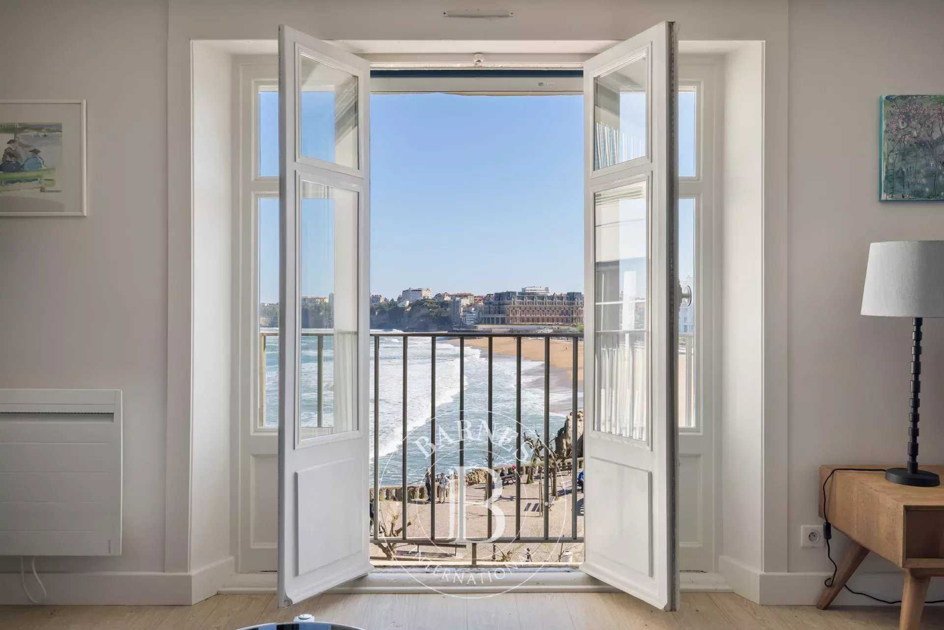 INDIGO - Beautiful Sea view Apartment on the Grande Plage of Biarritz - BARNES picture 13
