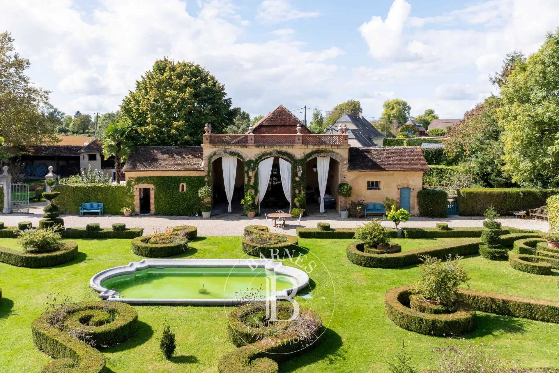 Pau  - Château 20 Pi&egrave;ces 8 Chambres