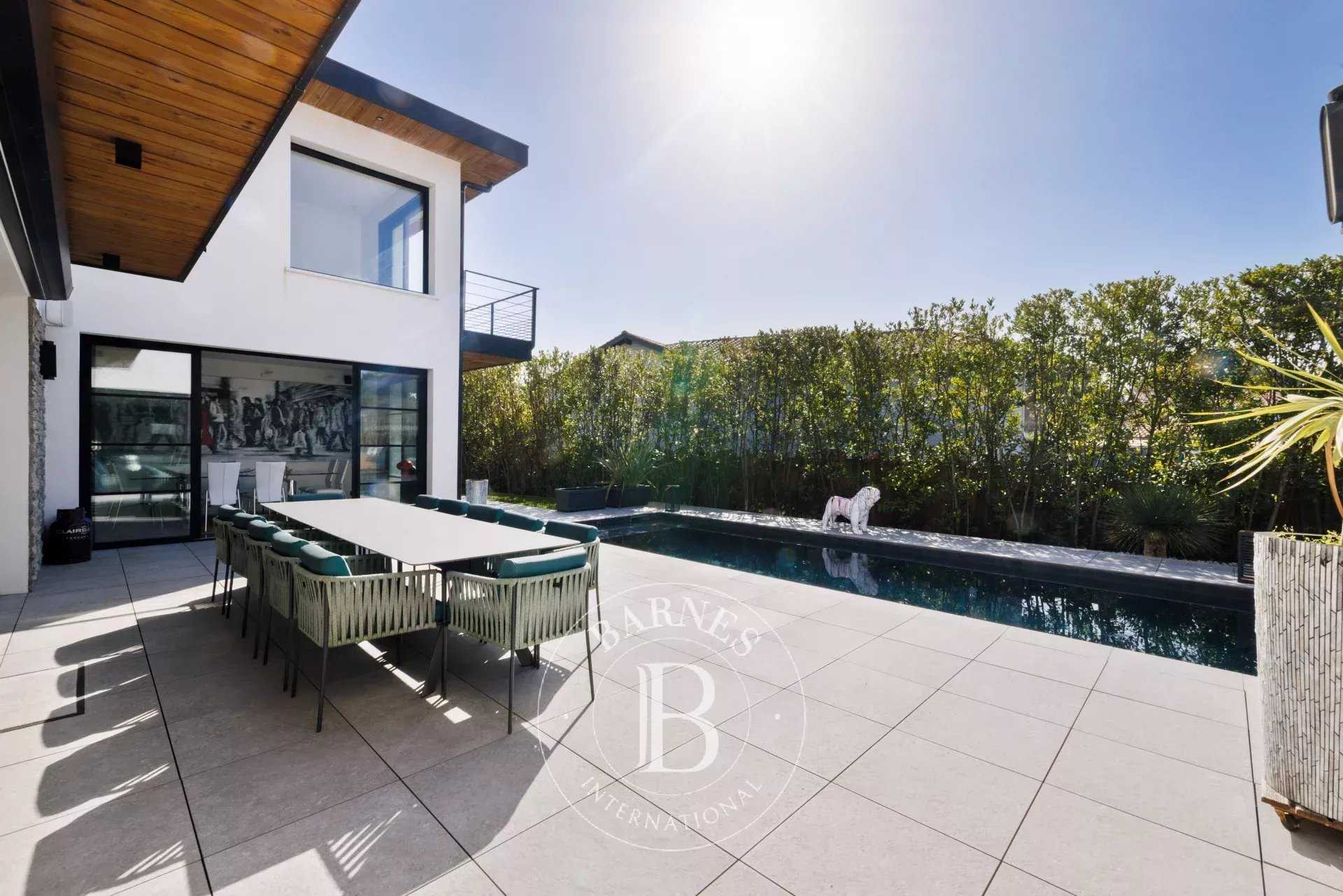 Anglet  - Maison 7 Pi&egrave;ces 3 Chambres