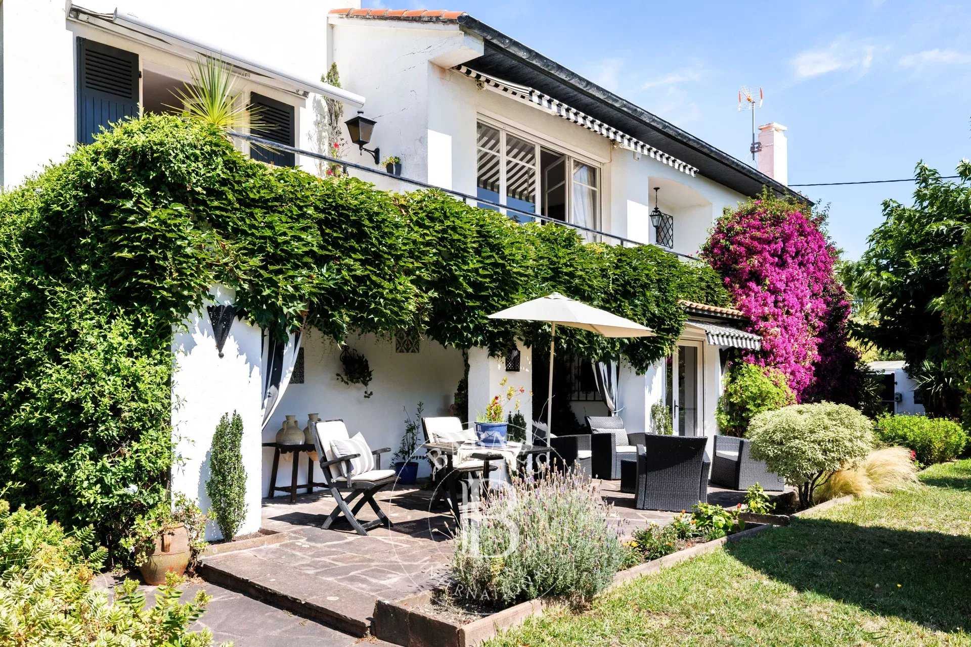 Anglet  - Maison 10 Pi&egrave;ces 5 Chambres