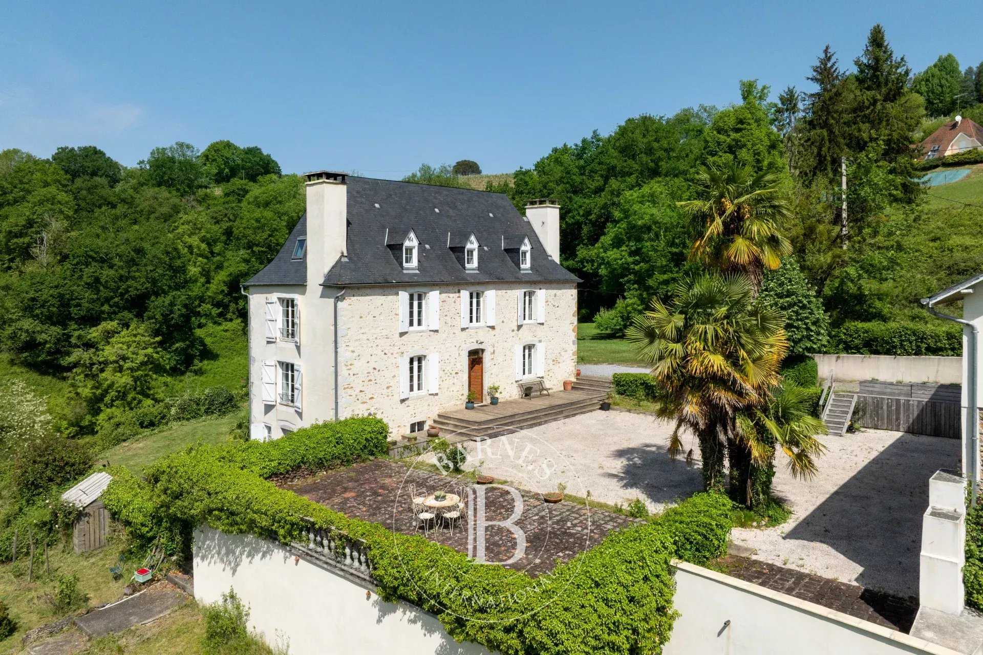 Pau  - Propriété 10 Pi&egrave;ces 5 Chambres