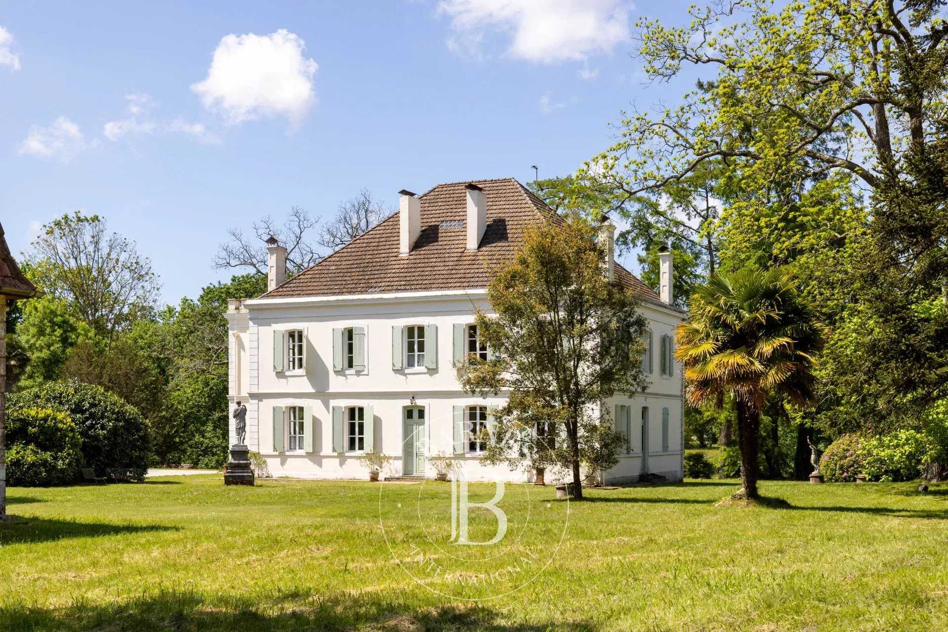 Linxe  - Maison 12 Pièces 6 Chambres