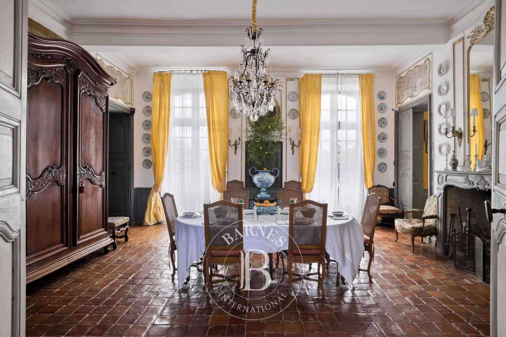 Pau  - Château 20 Pi&egrave;ces 8 Chambres