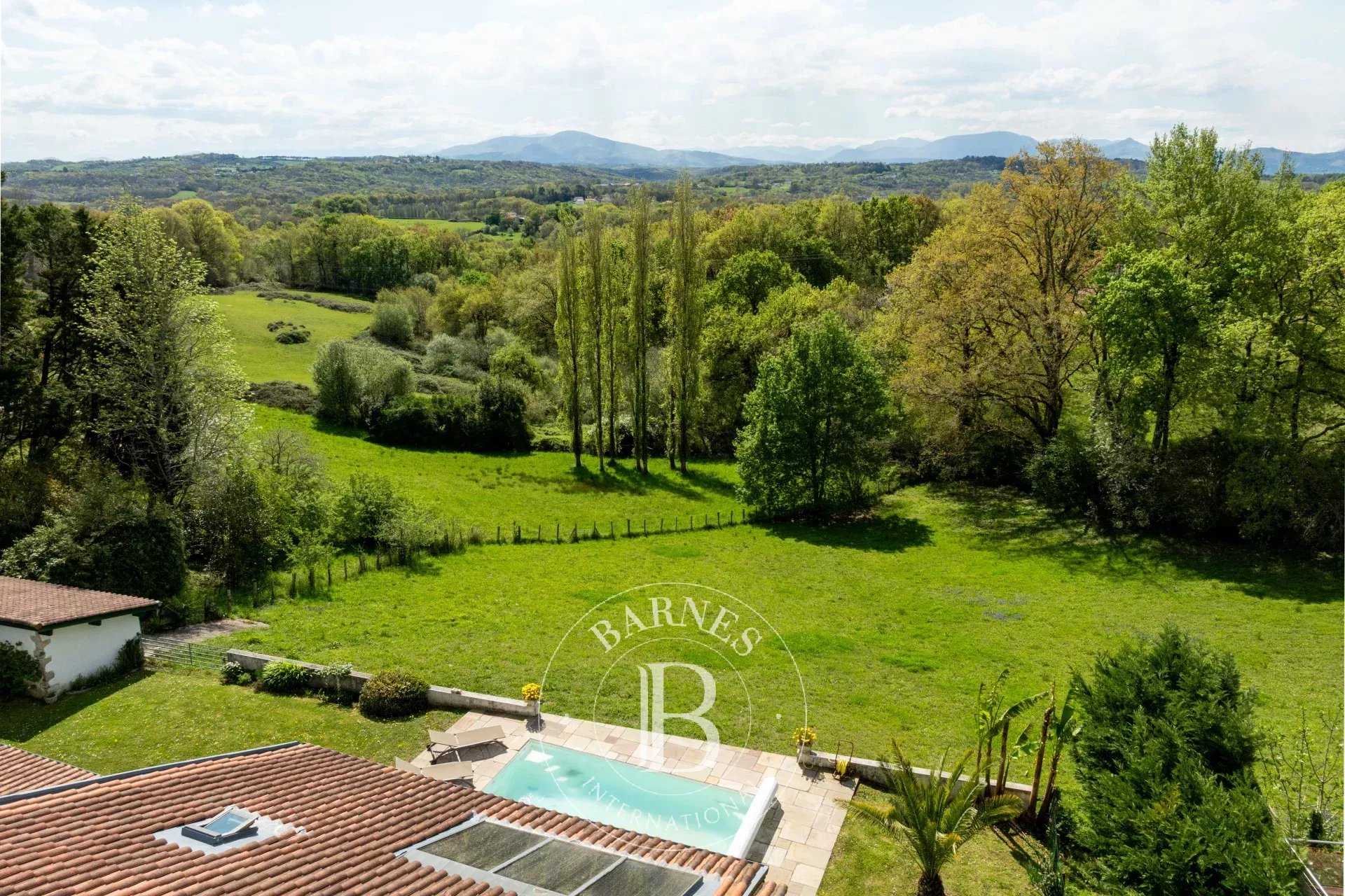 Mouguerre  - Maison 8 Pi&egrave;ces 5 Chambres