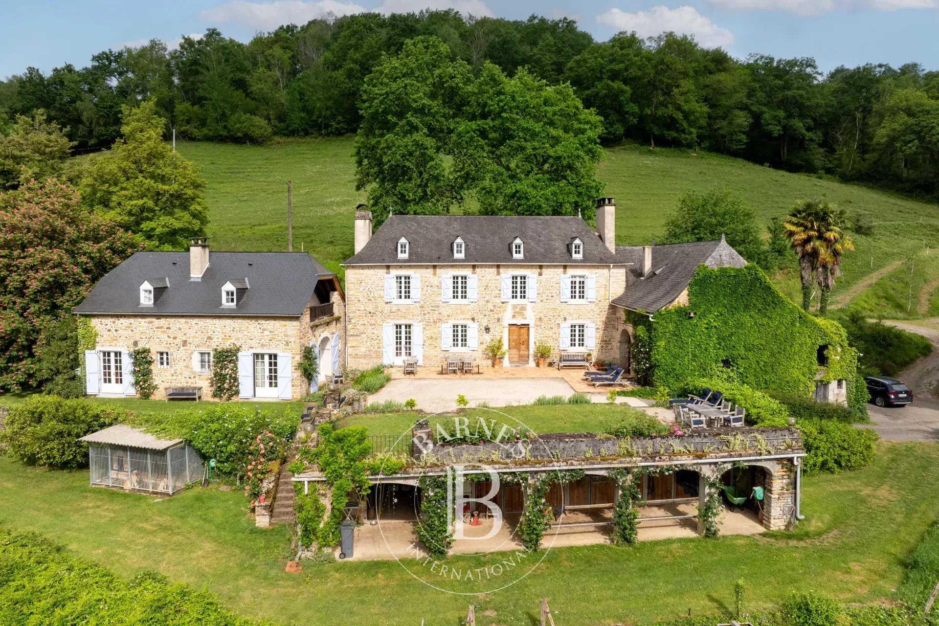 Pau  - Propriété 10 Pi&egrave;ces 5 Chambres