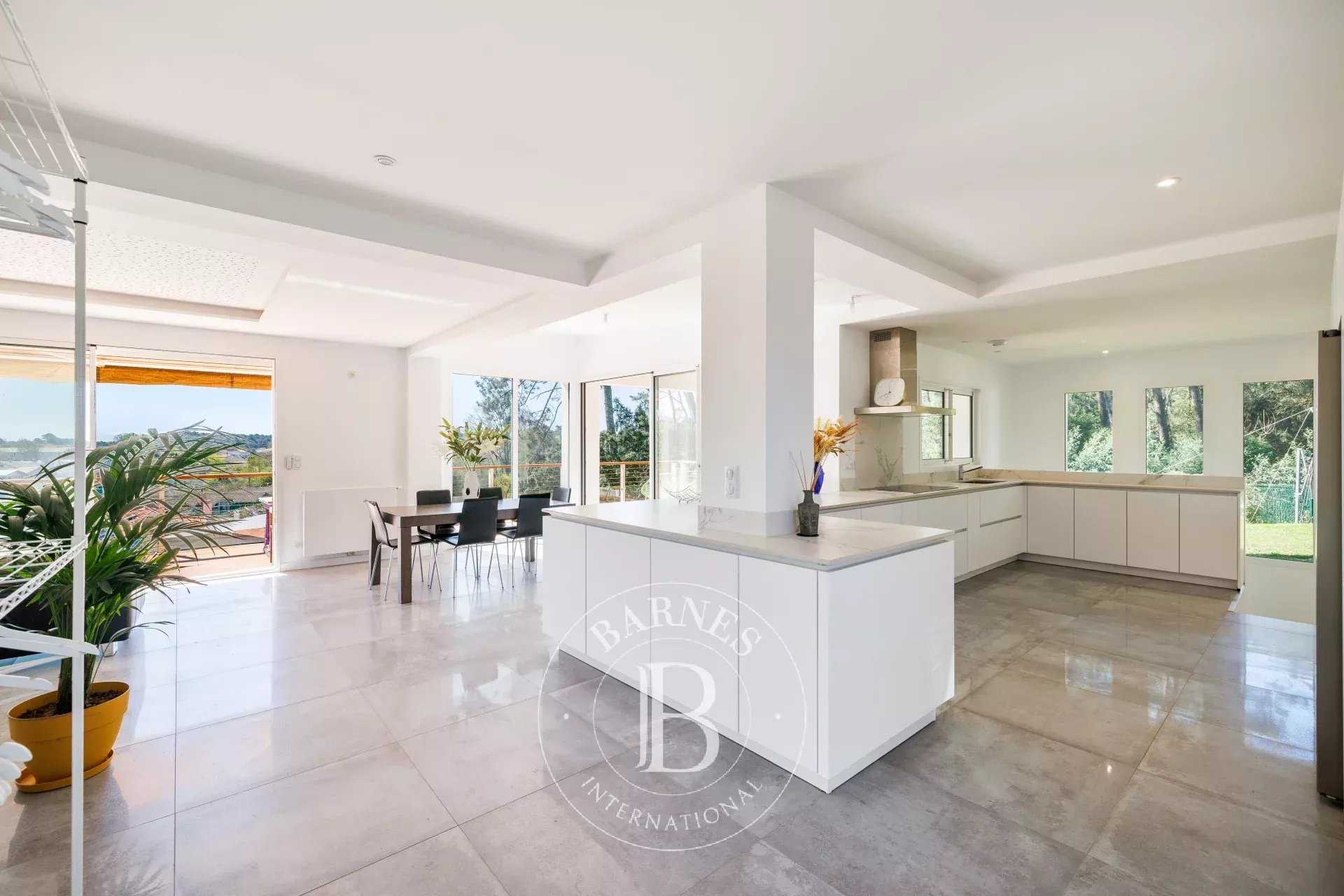 Seignosse  - Maison 11 Pièces 7 Chambres