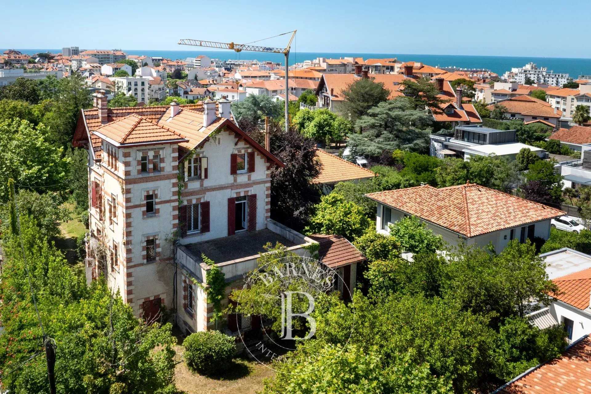 Biarritz  - Maison 12 Pi&egrave;ces 7 Chambres