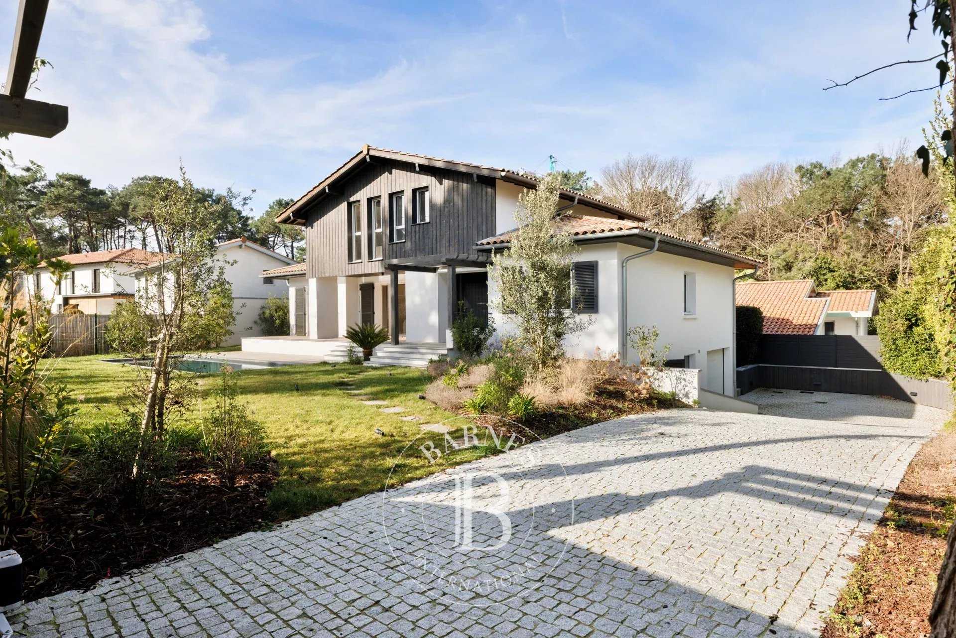 Anglet  - Maison 7 Pi&egrave;ces 4 Chambres